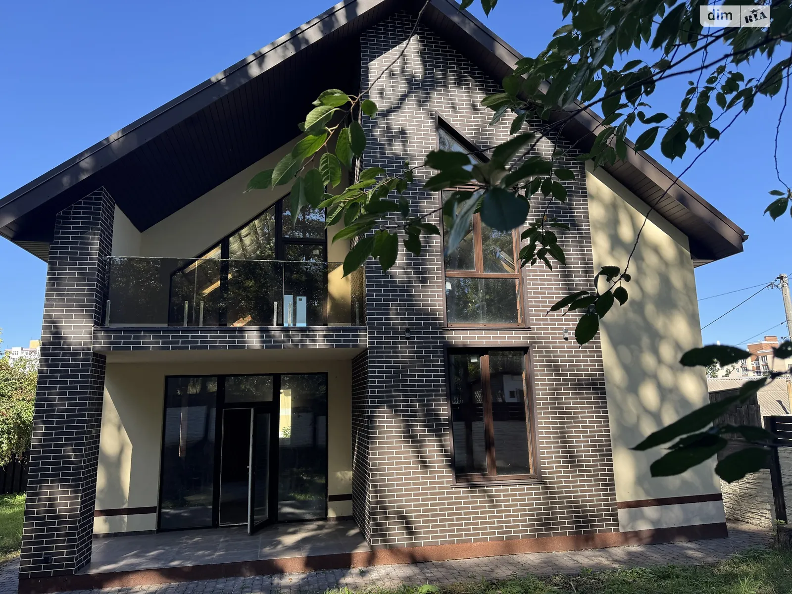 Продается дом на 2 этажа 143 кв. м с камином, цена: 97000 $ - фото 1