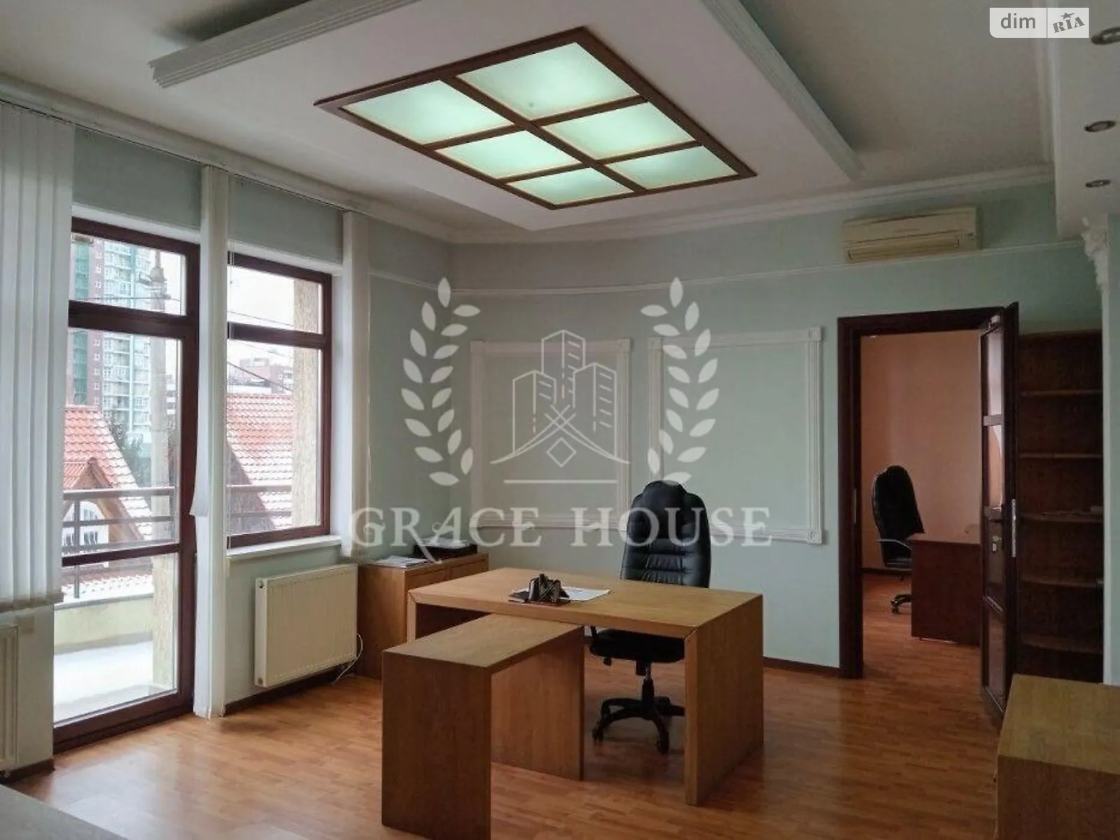 Сдается в аренду дом на 4 этажа 570 кв. м с камином, цена: 7500 $ - фото 1