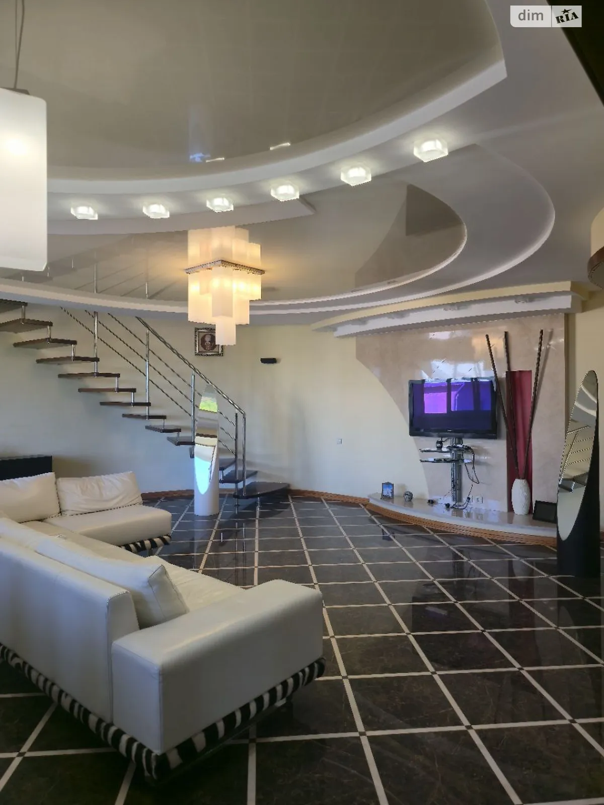 4-комнатная квартира 224 кв. м в Луцке, ул. Черновола Вячеслава, 20 - фото 1