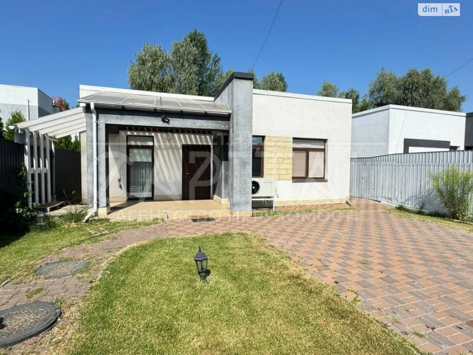 Сдается в аренду одноэтажный дом 120 кв. м с камином, цена: 1200 $ - фото 1