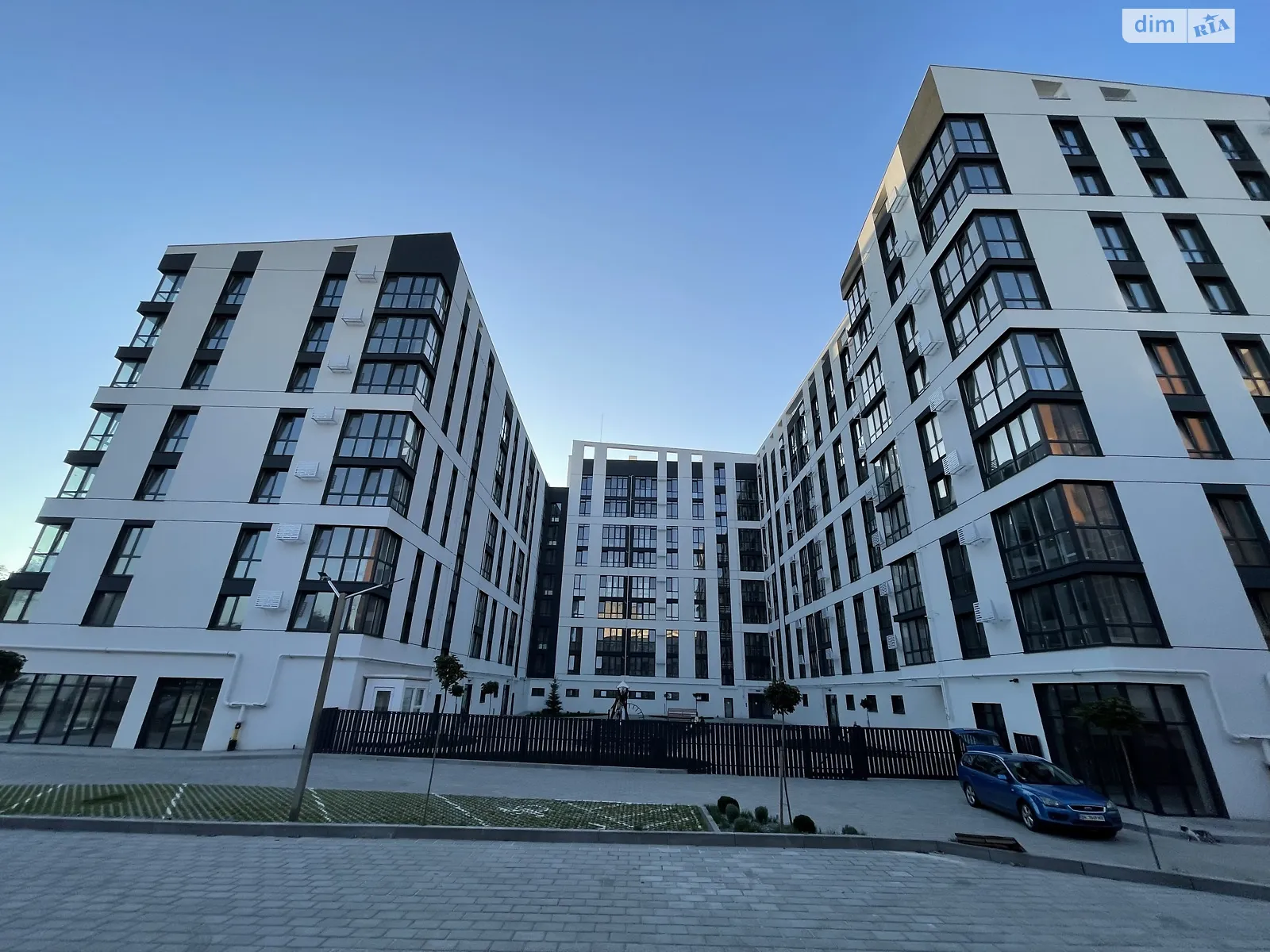 Продается 1-комнатная квартира 47 кв. м в Ровно, ул. Галицкого Данилы - фото 1