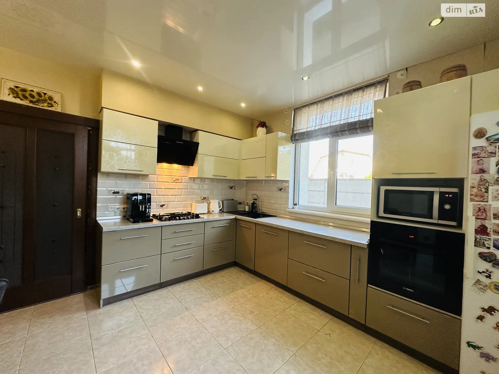Продается дом на 2 этажа 178.2 кв. м с гаражом, цена: 135000 $ - фото 1