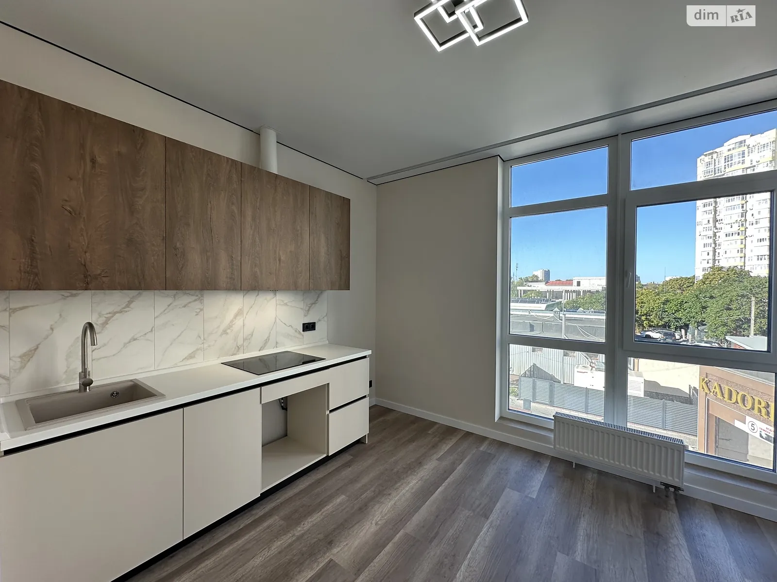 Продається 2-кімнатна квартира 67 кв. м у Одесі, вул. Краснова, 3 корпус 65 - фото 1