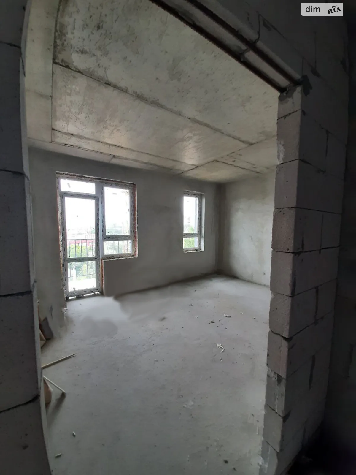Продается 1-комнатная квартира 45 кв. м в Львове, ул. Длинная, 30 - фото 1