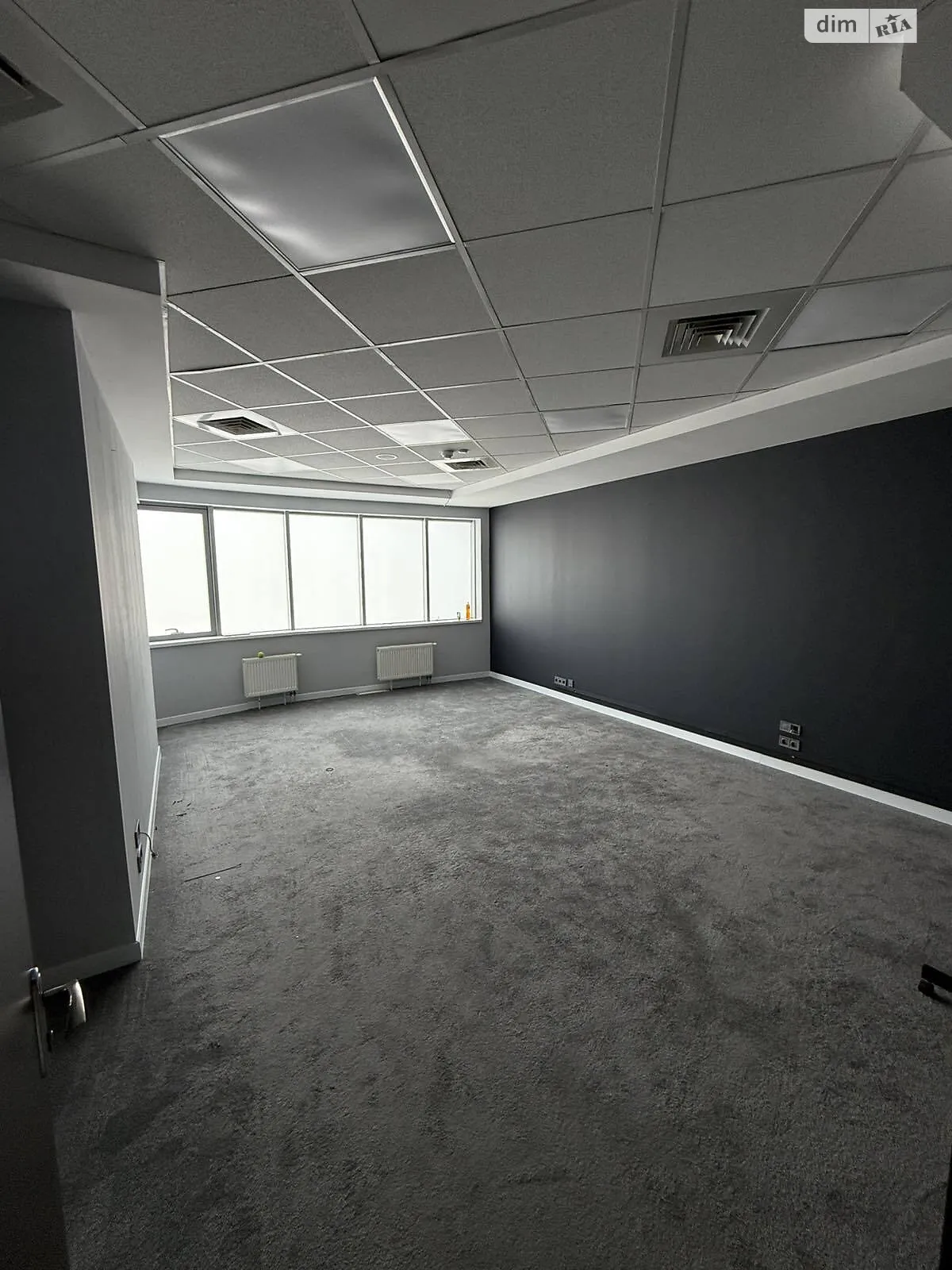 Сдается в аренду офис 280.2 кв. м в бизнес-центре, цена: 3500 $ - фото 1