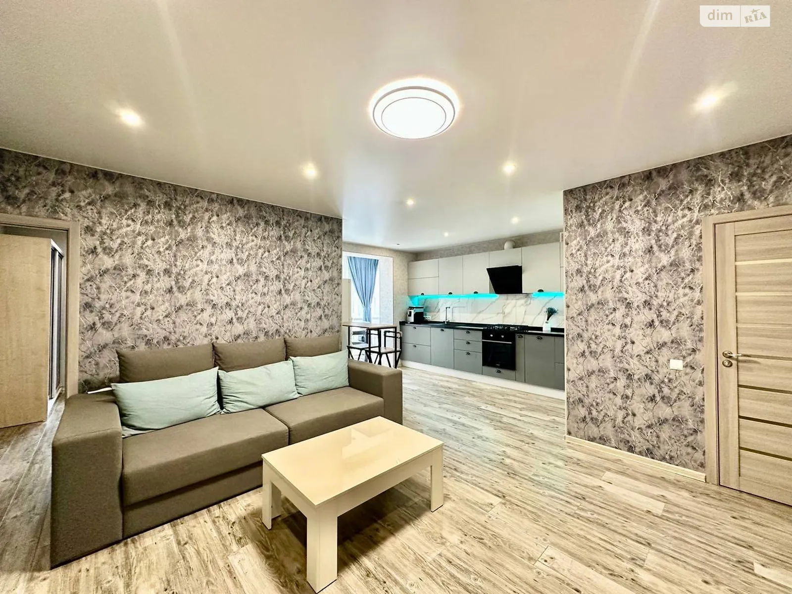 Продается 1-комнатная квартира 60.3 кв. м в Днепре, ул. Набережная Победы - фото 1