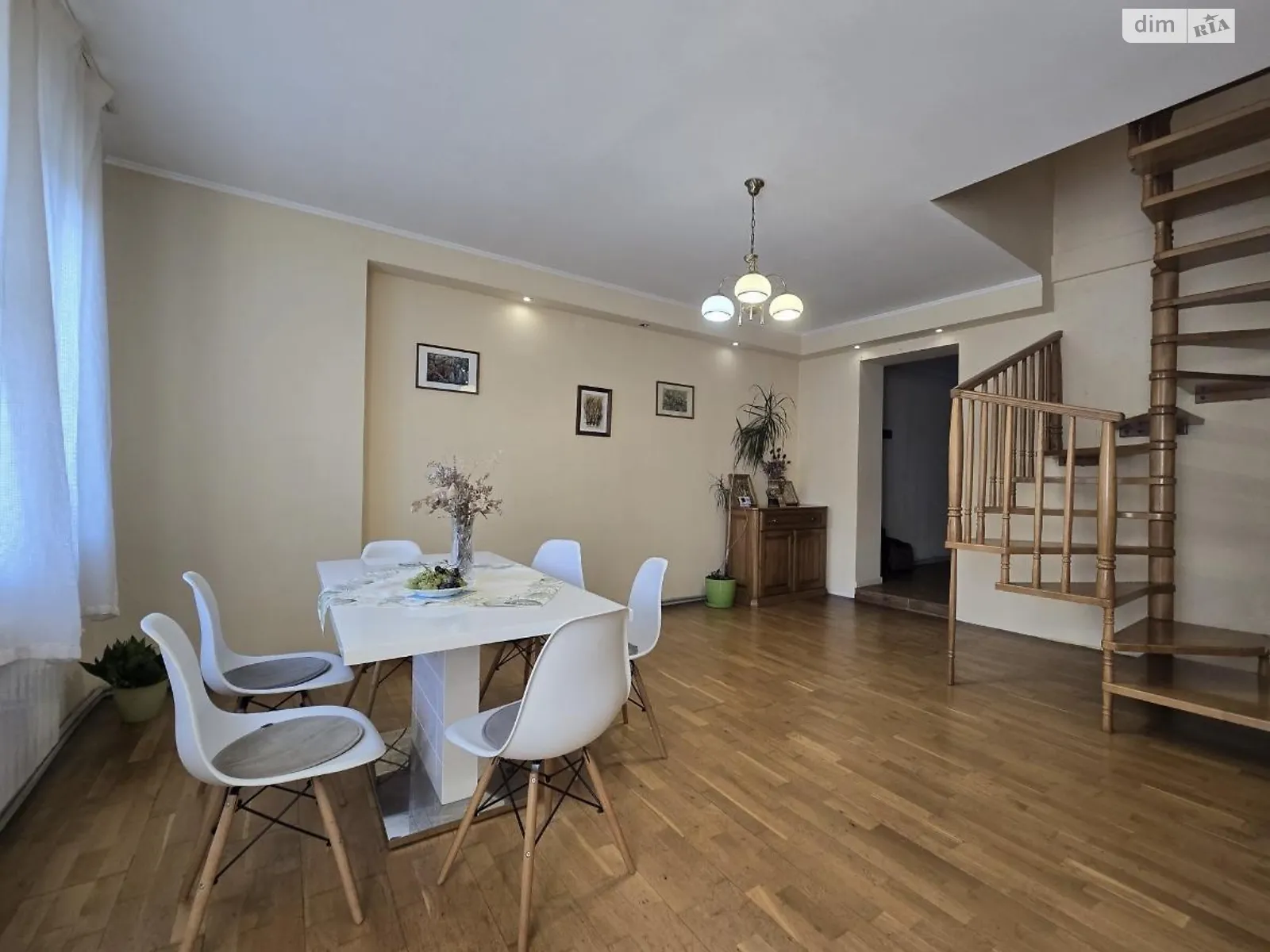 Продается 3-комнатная квартира 78 кв. м в Ужгороде, ул. Кобылянской - фото 1