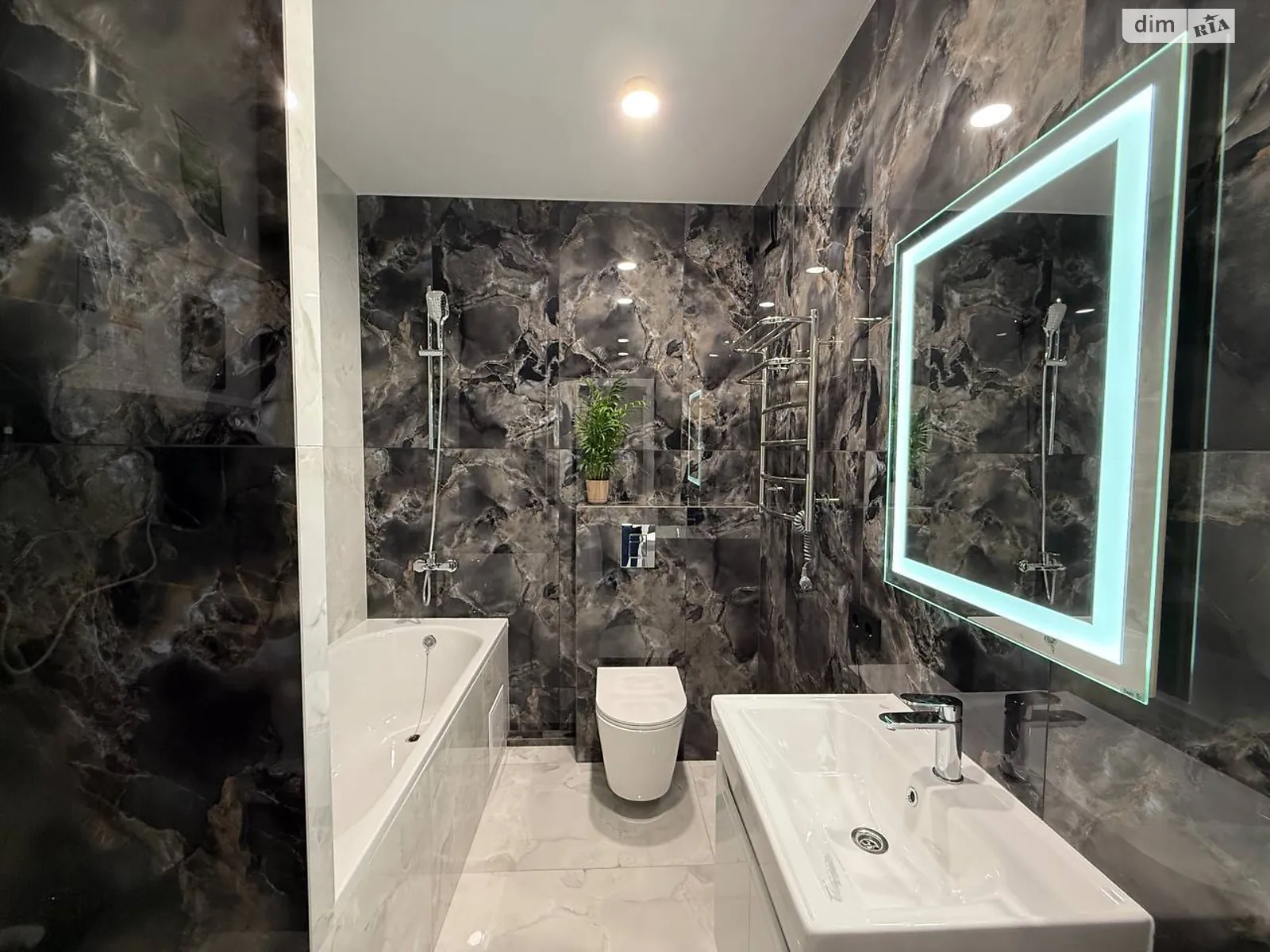 Продается 1-комнатная квартира 46 кв. м в Ирпене, ул. Университетская(Карла Маркса), 3/15 - фото 1