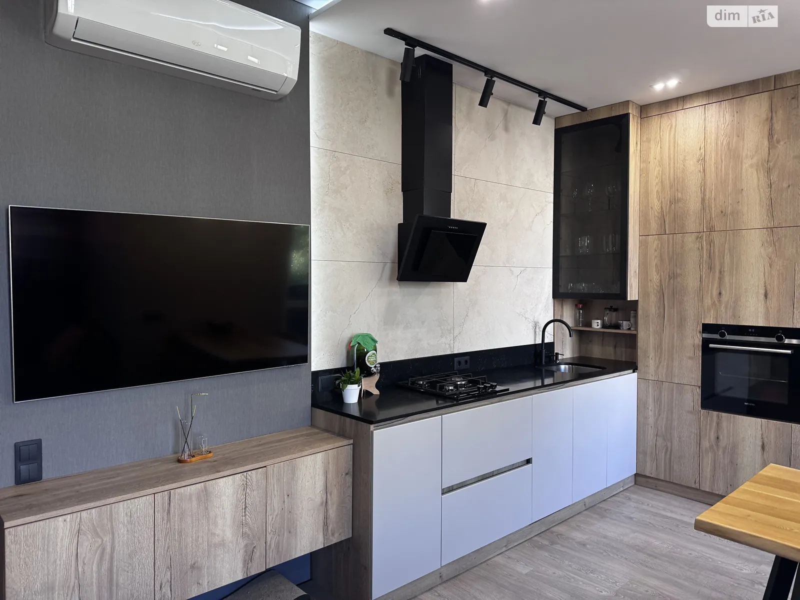 Продается 1-комнатная квартира 55.3 кв. м в Одессе, ул. Новаторов, 1А - фото 1