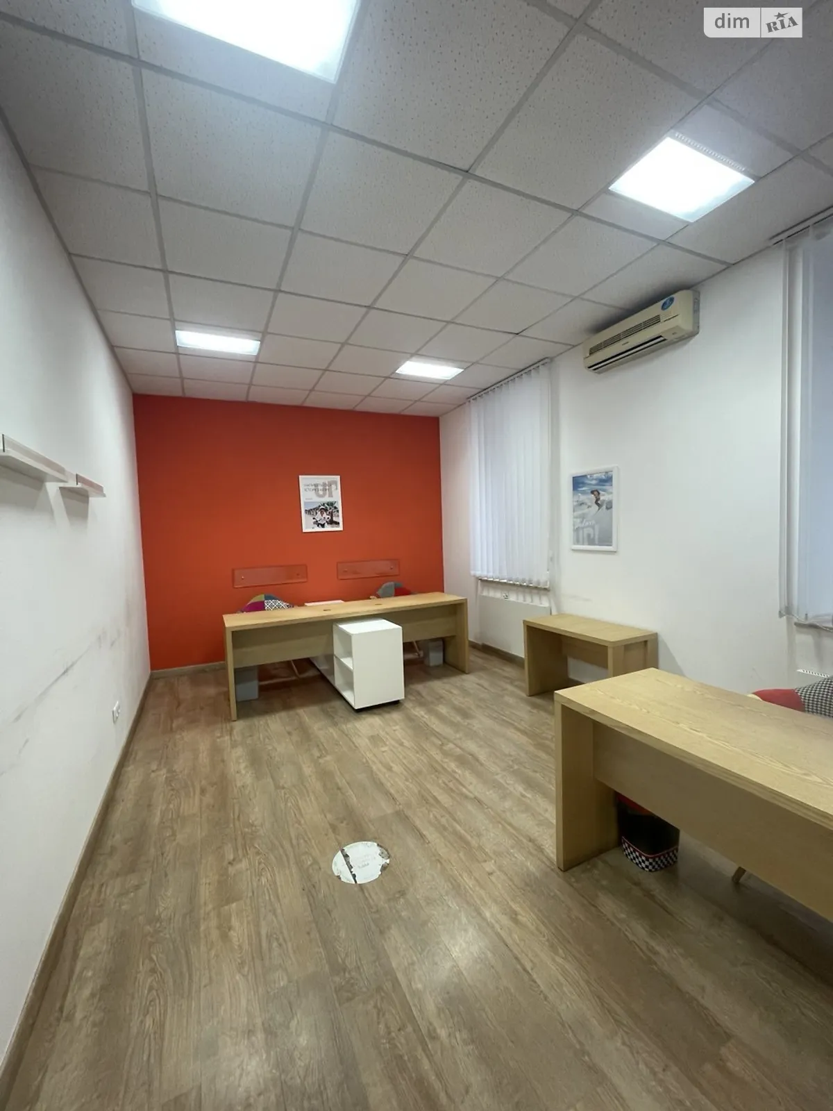Продается офис 57 кв. м в бизнес-центре, цена: 98000 $ - фото 1