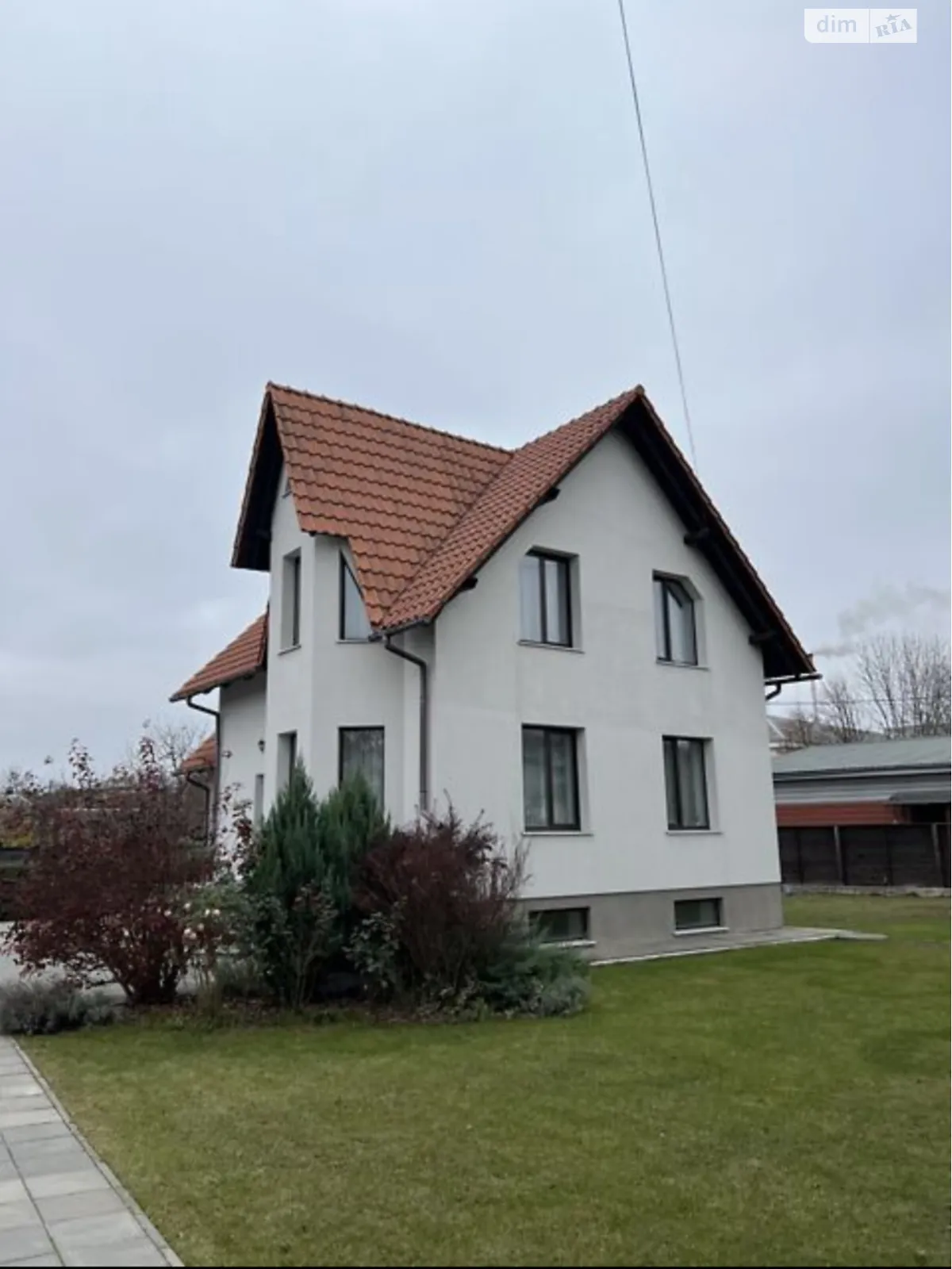 Продается дом на 3 этажа 186 кв. м с бассейном, цена: 230000 $ - фото 1