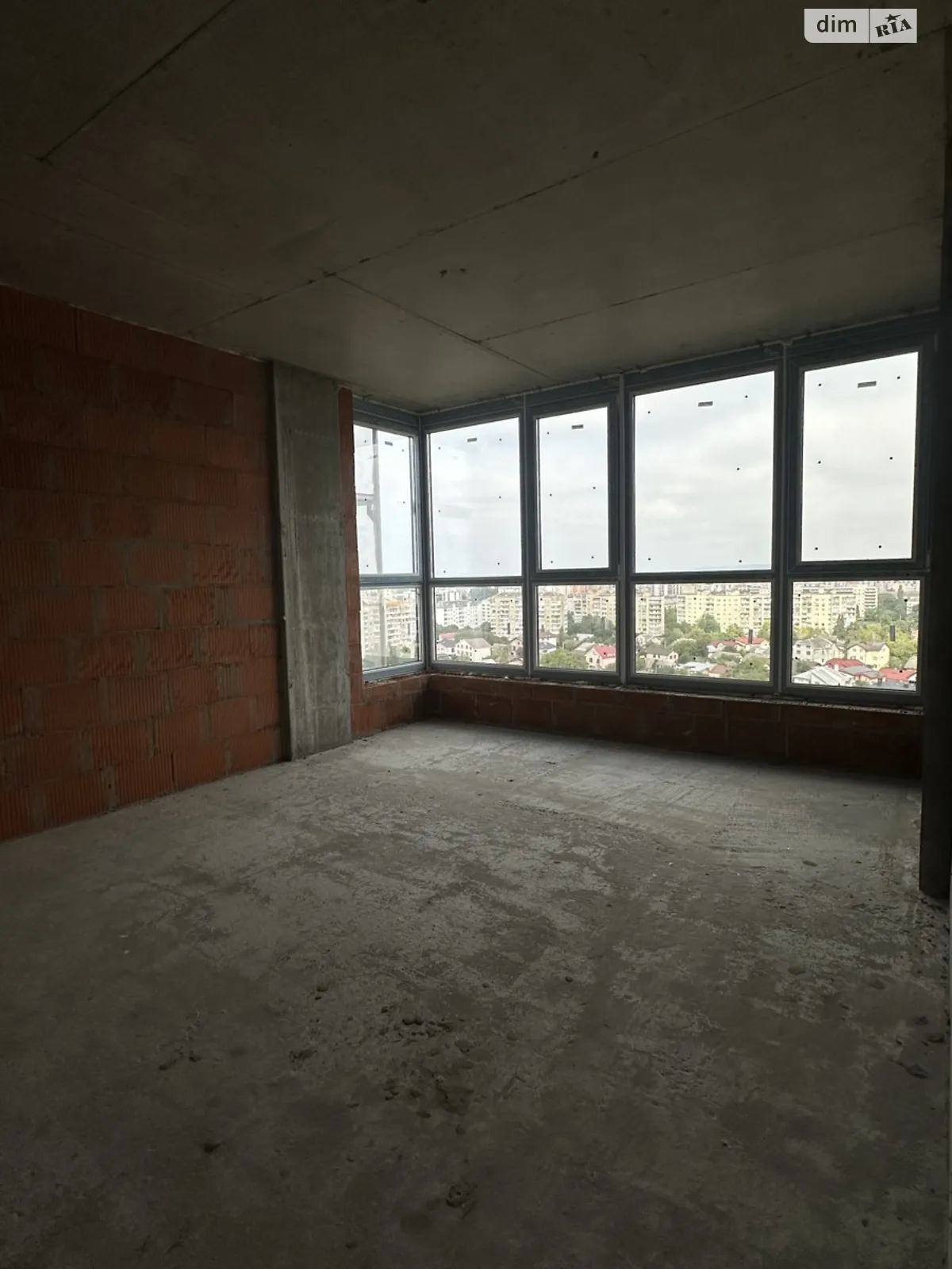 Продается 2-комнатная квартира 70 кв. м в Ивано-Франковске, ул. Ивасюка - фото 1