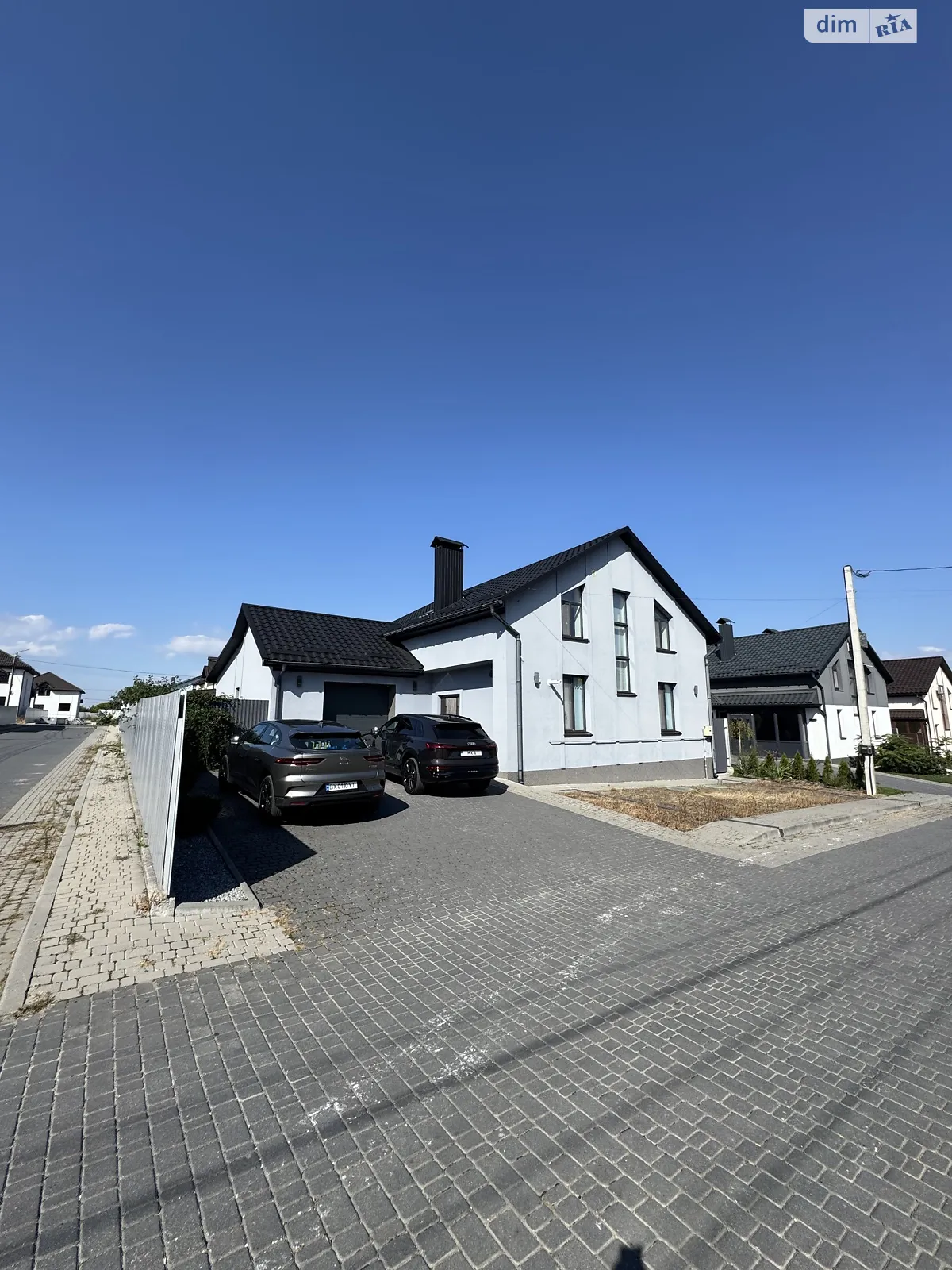 Сдается в аренду дом на 2 этажа 205 кв. м с садом, цена: 1600 $ - фото 1