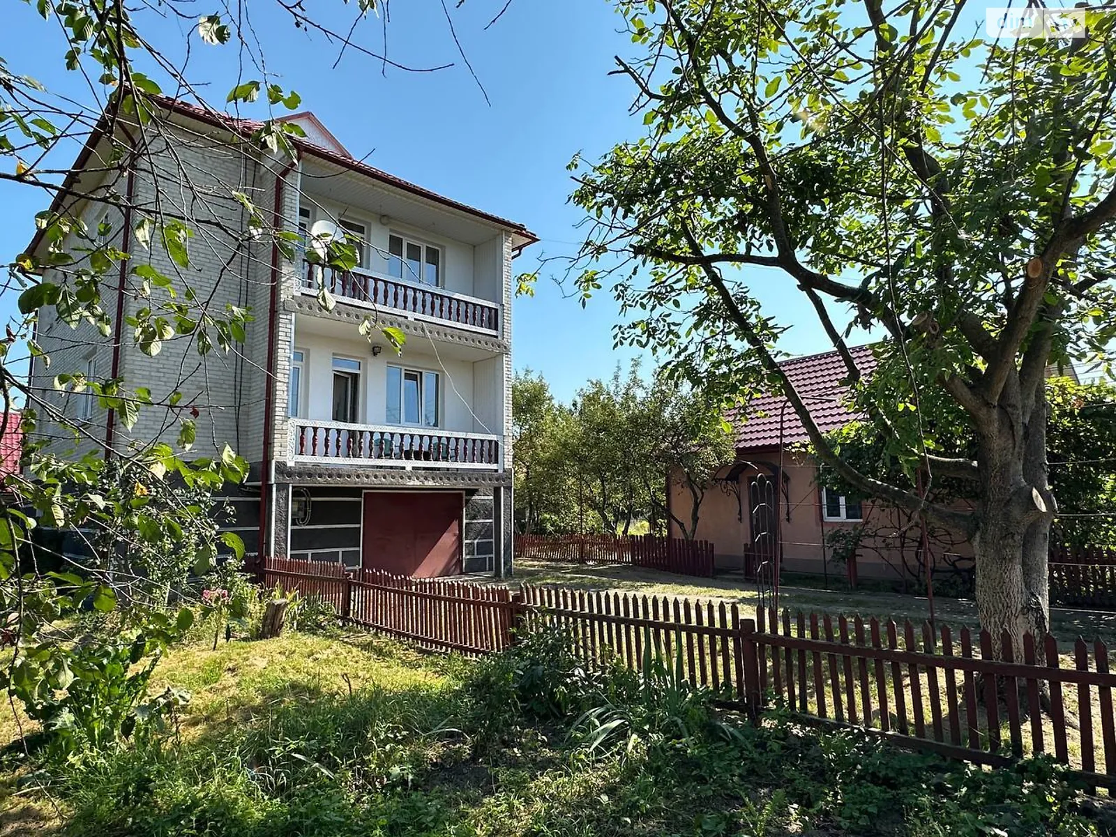 Продается дом на 2 этажа 236.5 кв. м с участком, цена: 89900 $ - фото 1