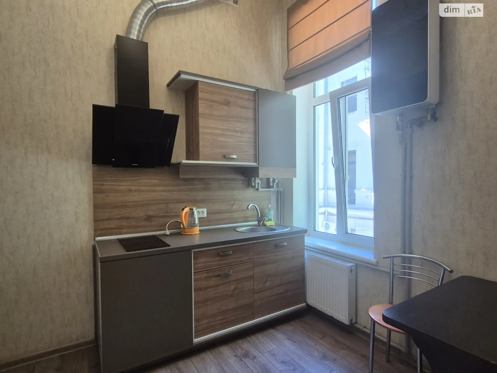 Здається в оренду 1-кімнатна квартира 30 кв. м у Одесі, пл. Соборна, 4 - фото 1