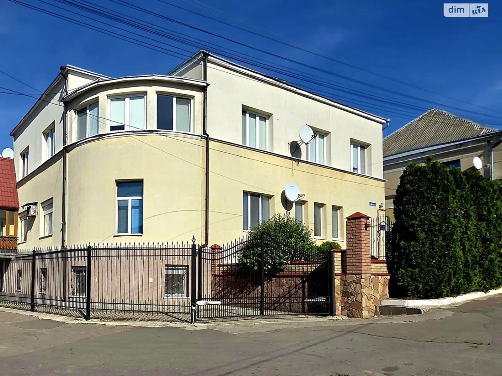 5-комнатная квартира 191 кв. м в Луцке, ул. Александра Валенты(Короленко) - фото 1