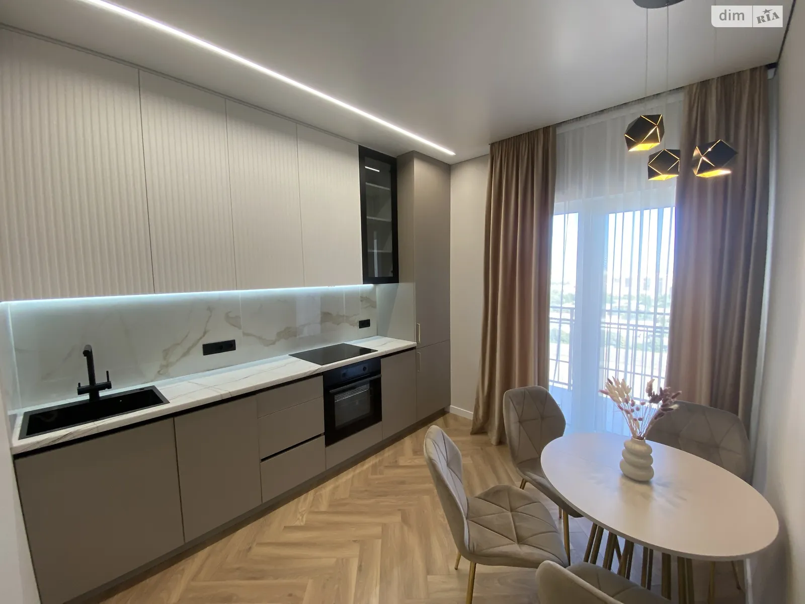 Продается 1-комнатная квартира 43 кв. м в Одессе, ул. Краснова, 1Б - фото 1