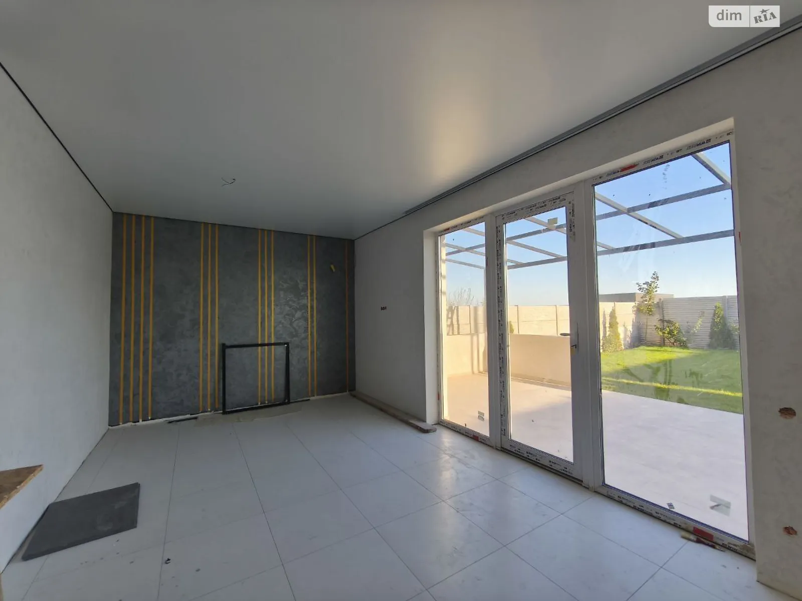Продается дом на 2 этажа 170 кв. м с бассейном, цена: 130000 $ - фото 1