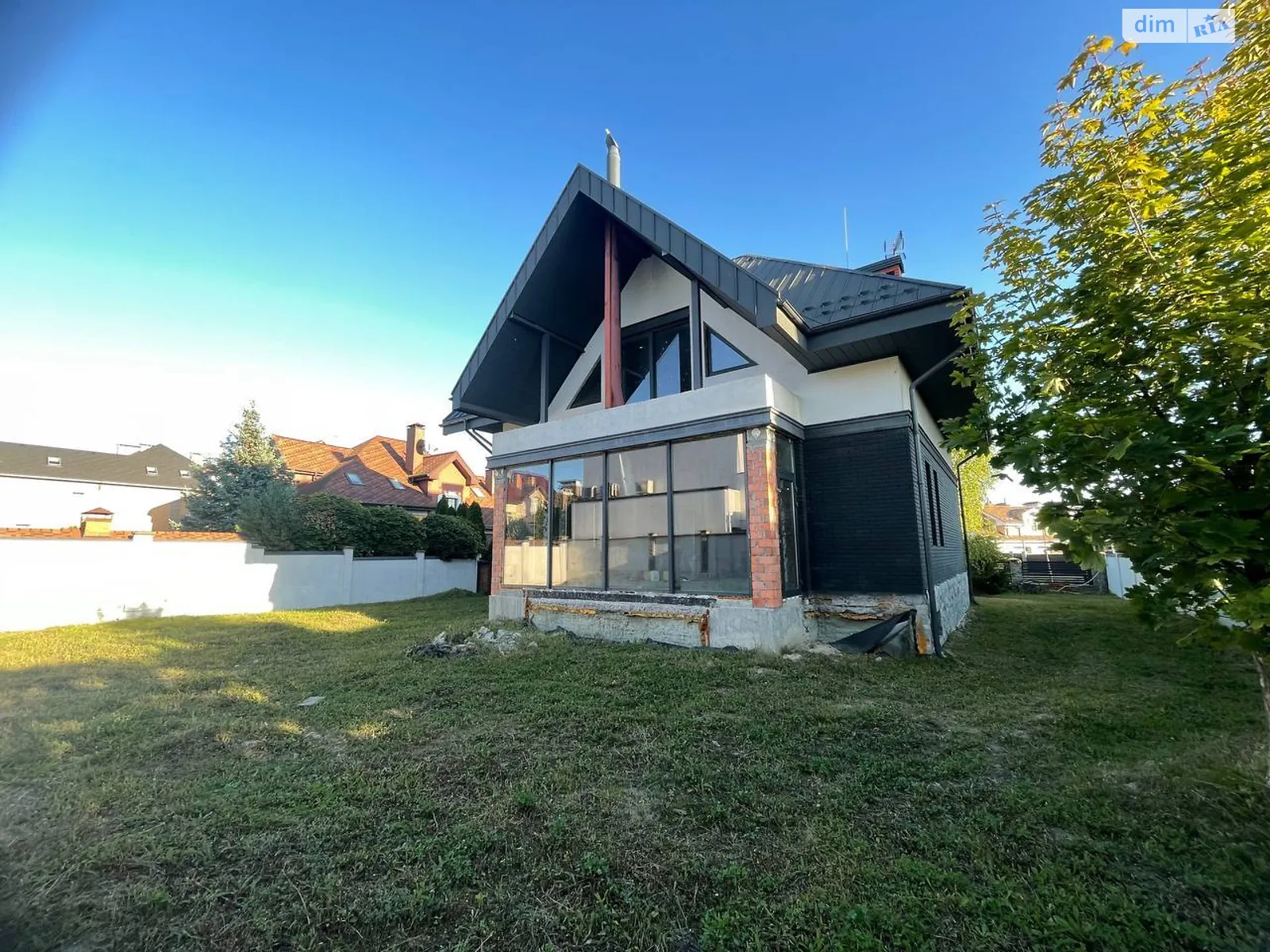 Продается дом на 2 этажа 370 кв. м с верандой, цена: 732250 $ - фото 1