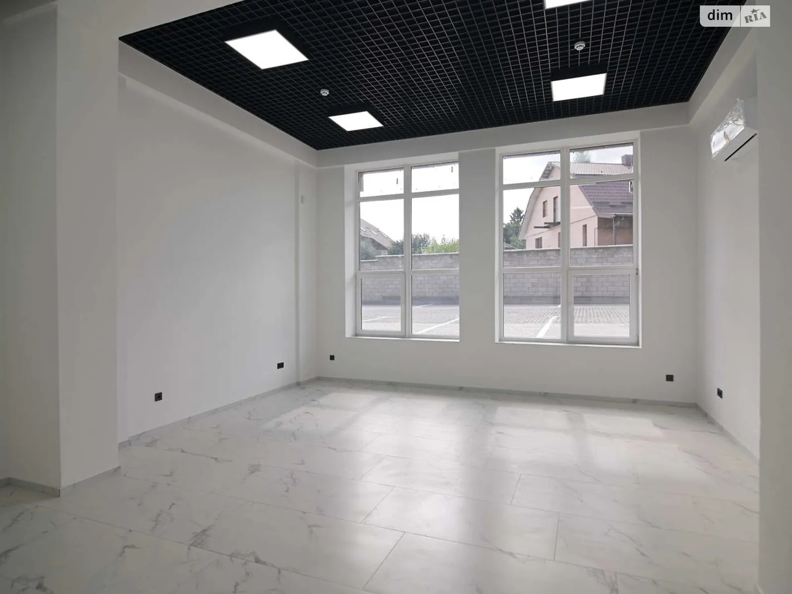 Продается офис 35.8 кв. м в бизнес-центре, цена: 53700 $ - фото 1