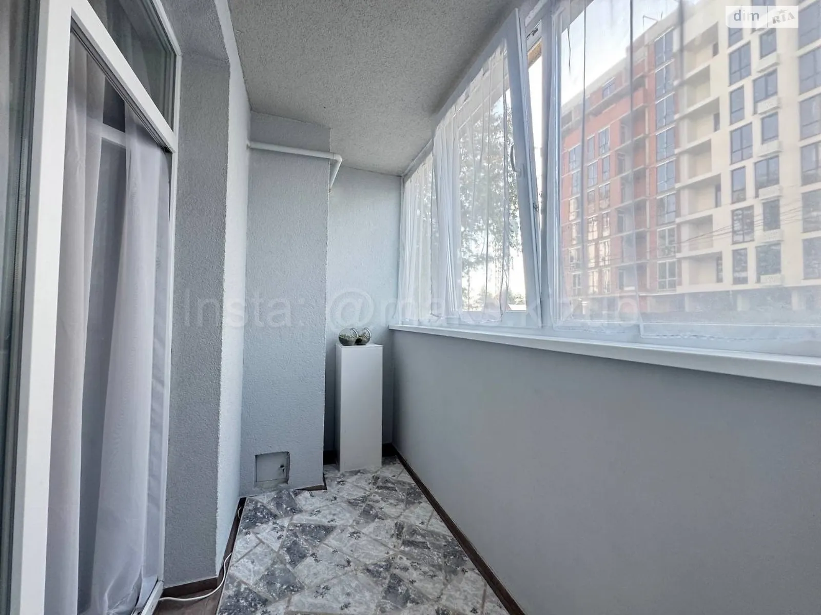 Продается 1-комнатная квартира 46 кв. м в Ужгороде, ул. Гленца, 14 - фото 1