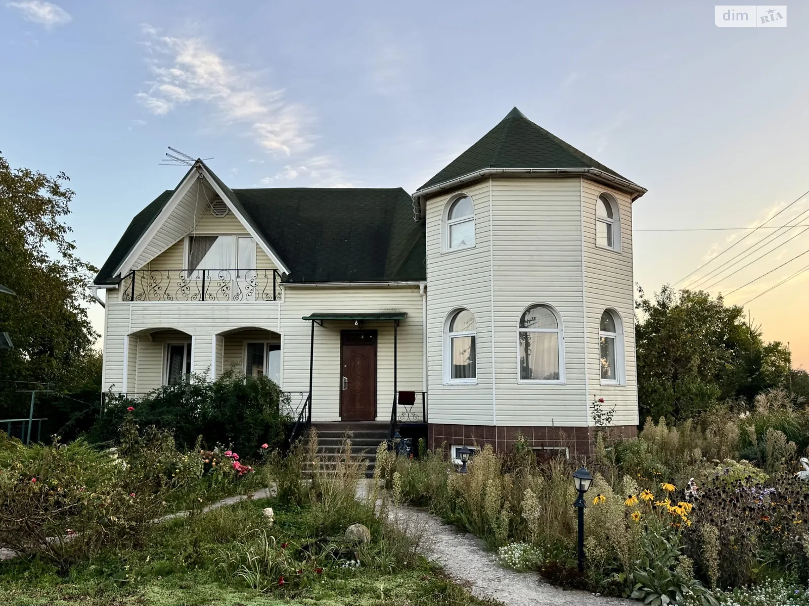 Продается дом на 2 этажа 263 кв. м с камином, цена: 140000 $ - фото 1