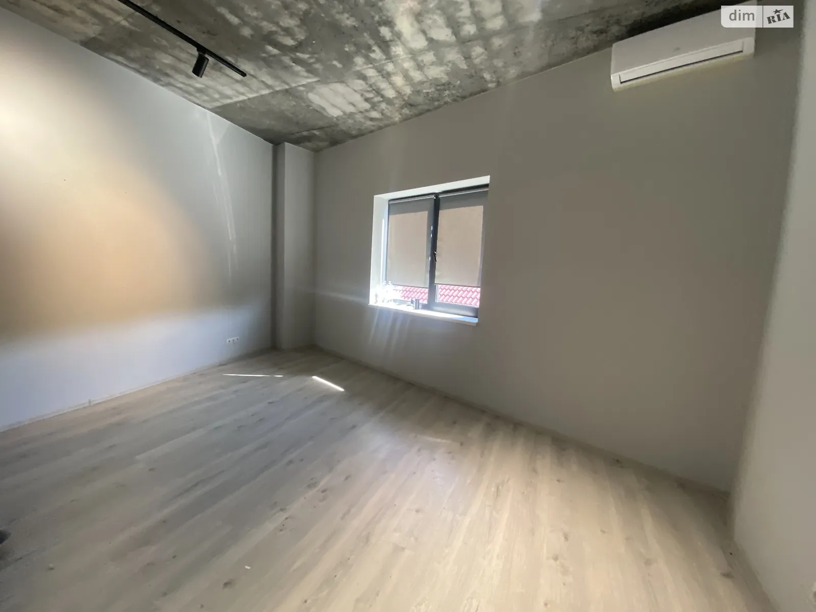 Сдается в аренду офис 42 кв. м в бизнес-центре, цена: 450 $ - фото 1