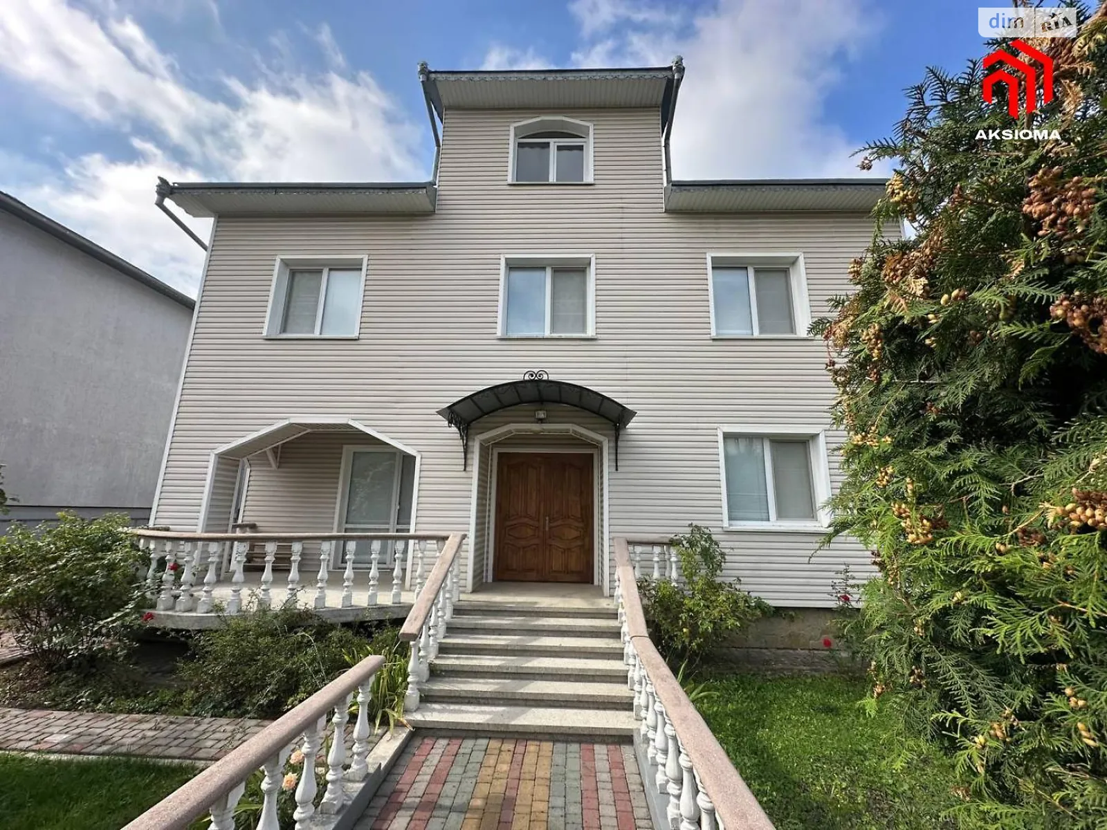 Продается дом на 3 этажа 247 кв. м с баней/сауной, цена: 230000 $ - фото 1