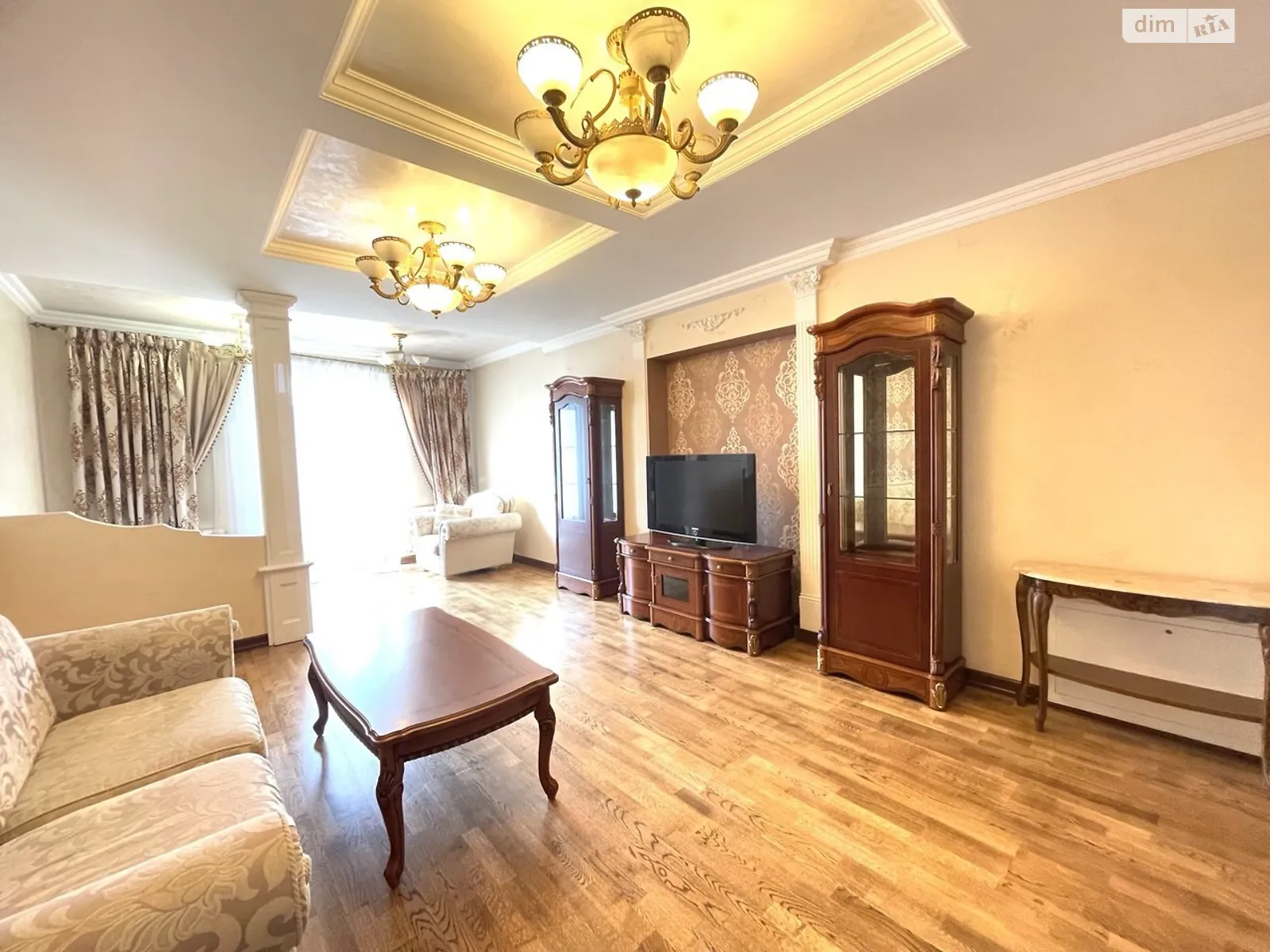 Здається в оренду 3-кімнатна квартира 126 кв. м у Івано-Франківську, пл. Ринок - фото 1