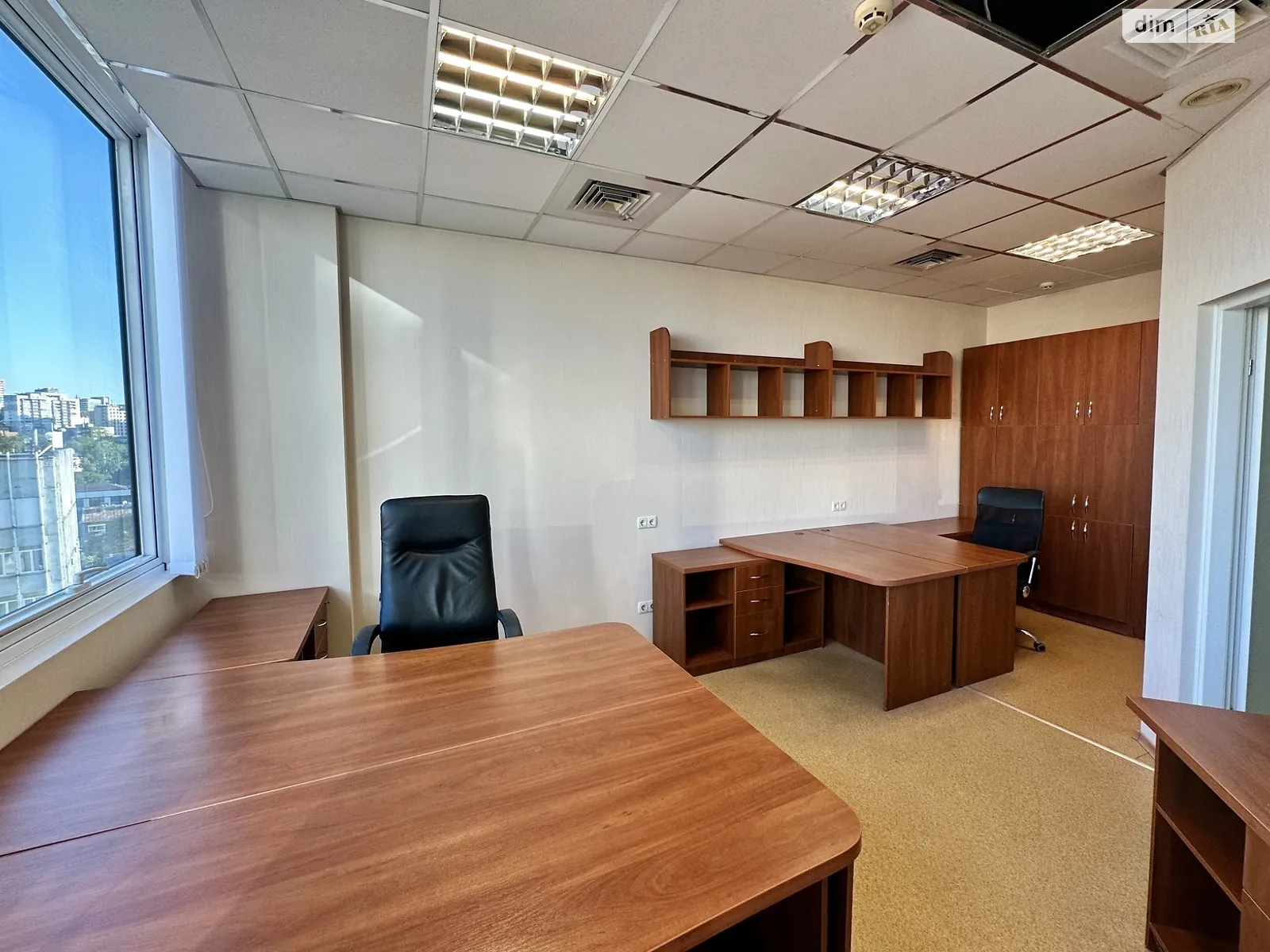 Сдается в аренду офис 128 кв. м в бизнес-центре, цена: 37500 грн - фото 1