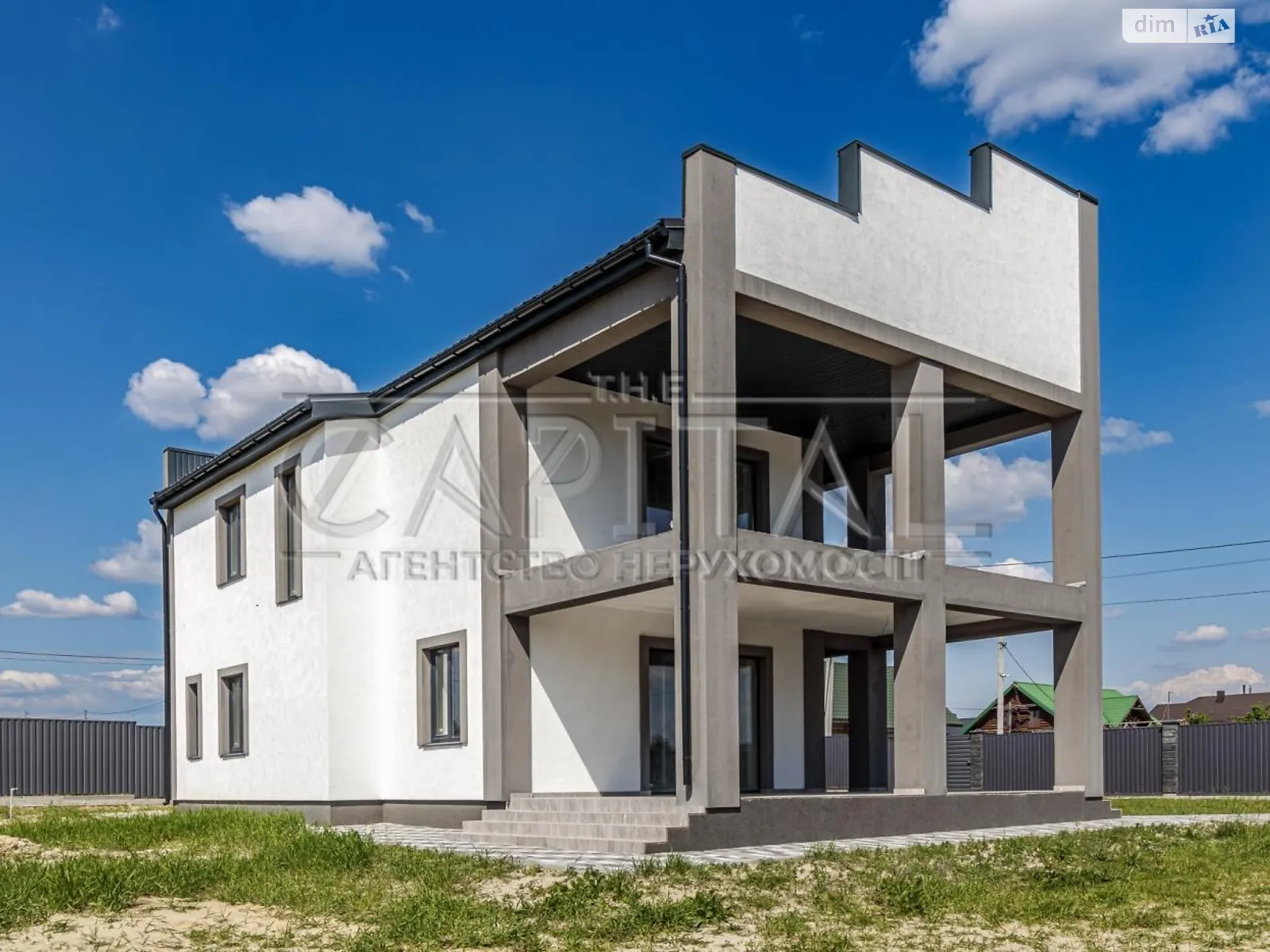 Продается дом на 3 этажа 200 кв. м с гаражом, цена: 125000 $ - фото 1