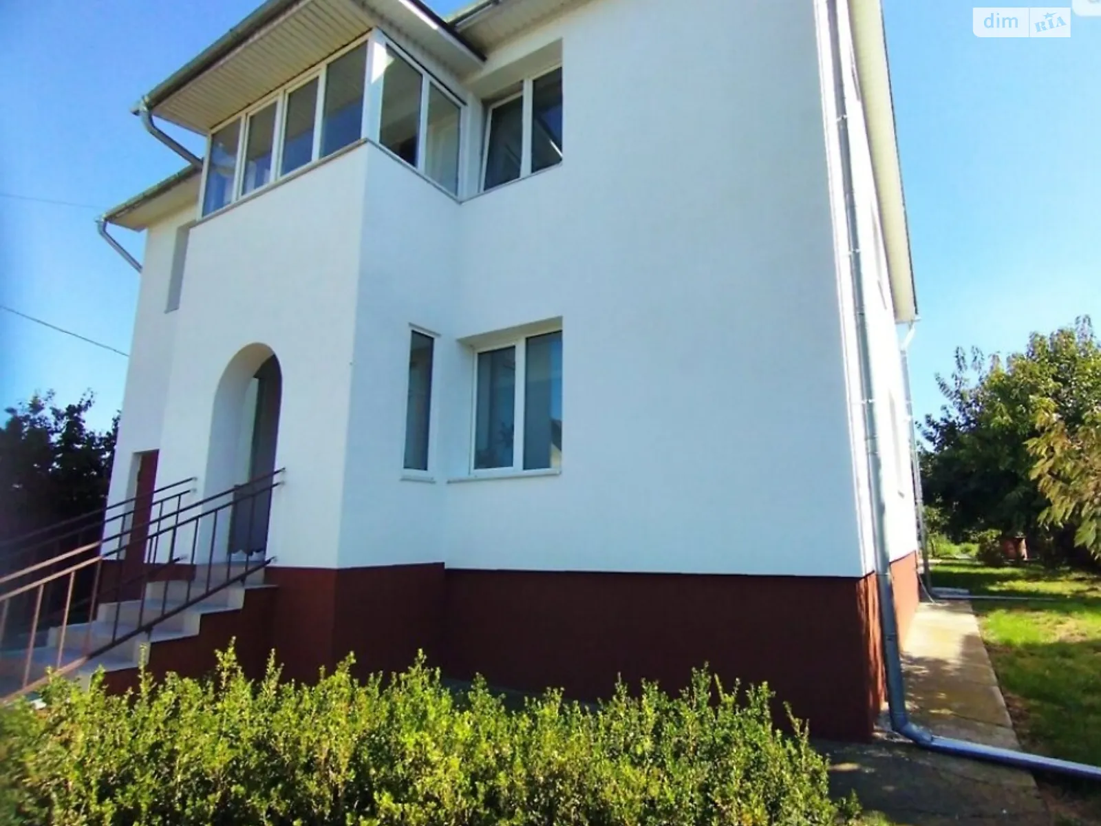 Продается дом на 2 этажа 134.9 кв. м с садом, цена: 114990 $ - фото 1