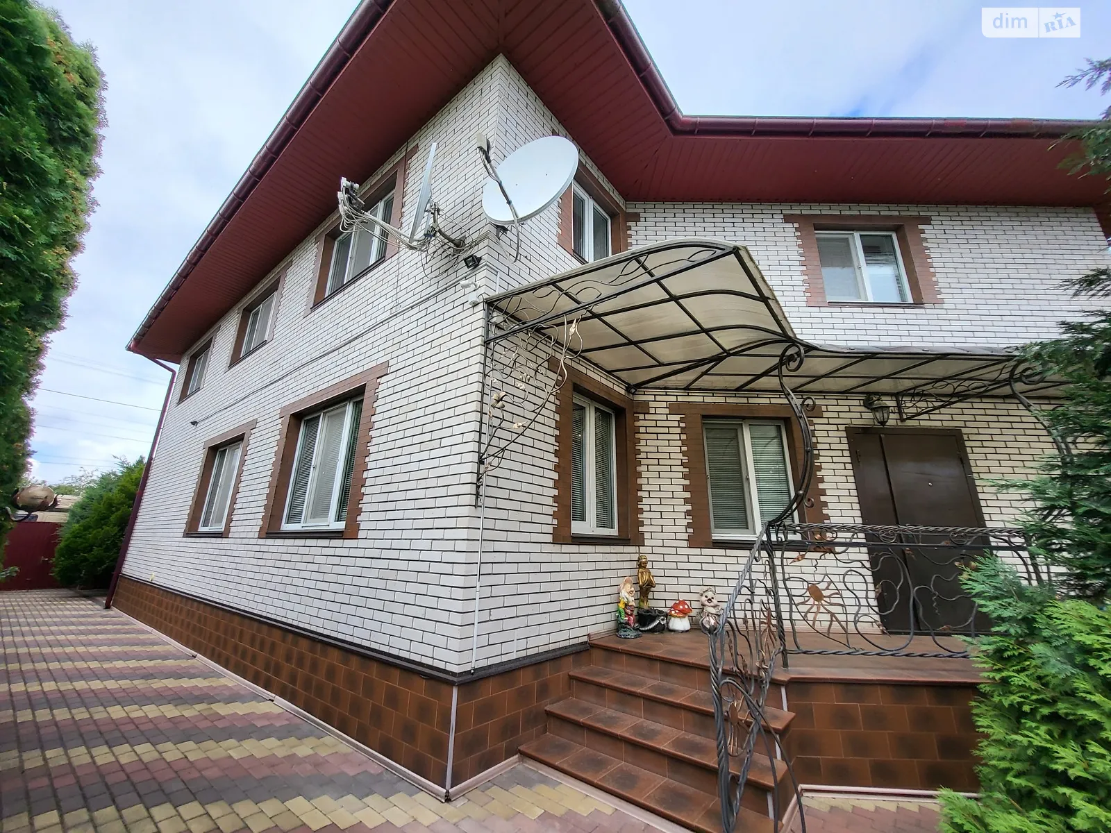 Продается дом на 2 этажа 300 кв. м с садом, цена: 220000 $ - фото 1
