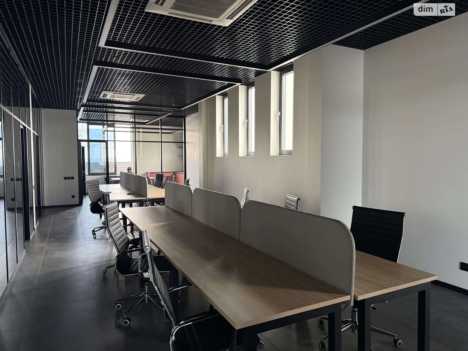 Сдается в аренду офис 125 кв. м в бизнес-центре, цена: 5000 $ - фото 1