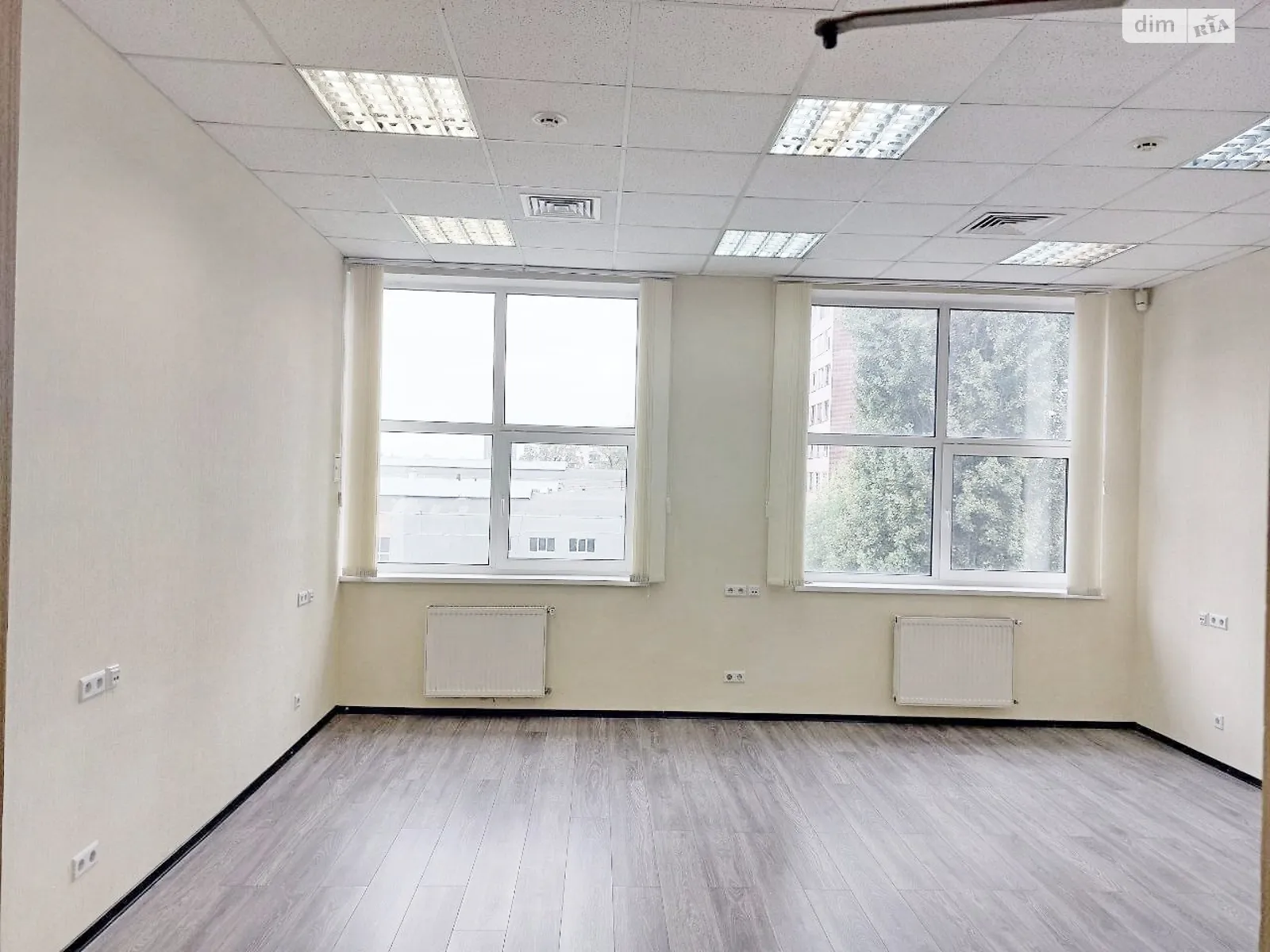 Сдается в аренду офис 94.7 кв. м в бизнес-центре, цена: 24700 грн - фото 1