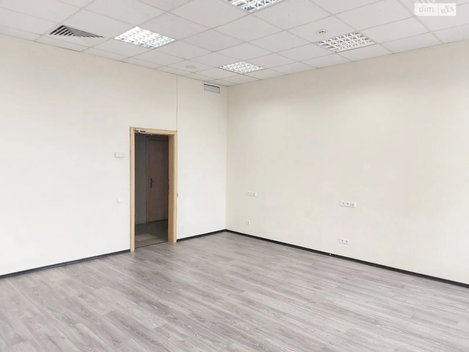 Сдается в аренду офис 94.7 кв. м в бизнес-центре, цена: 24710 грн - фото 1