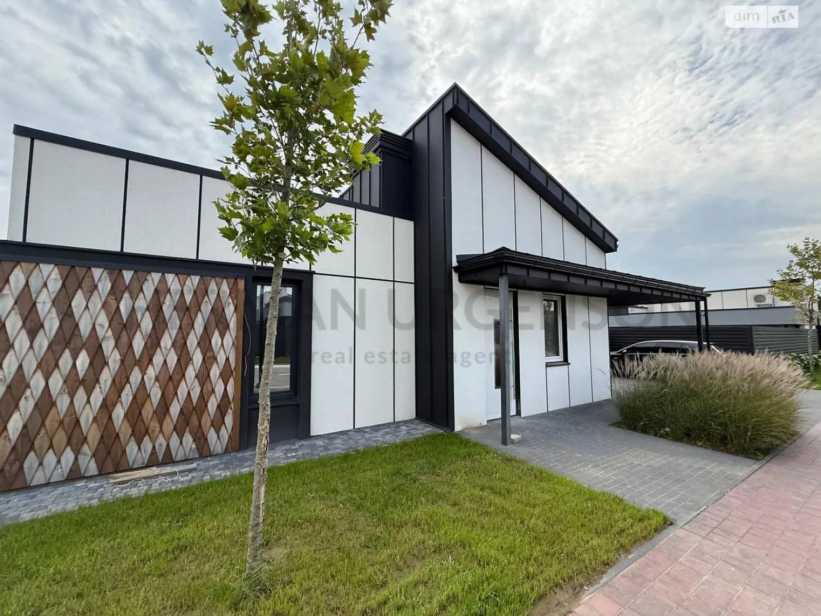 Продается дом на 2 этажа 128 кв. м с верандой, цена: 210000 $ - фото 1