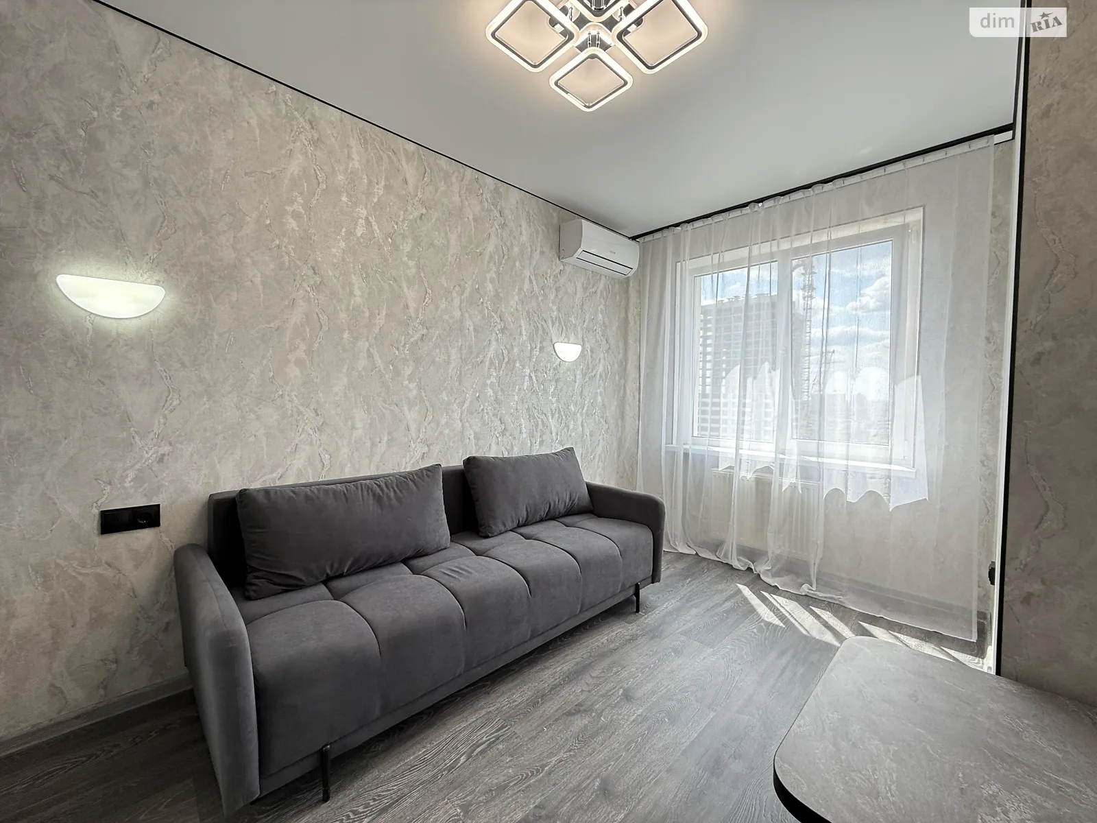 Продается 1-комнатная квартира 37 кв. м в Броварах, ул. Металлургов, 35 - фото 1