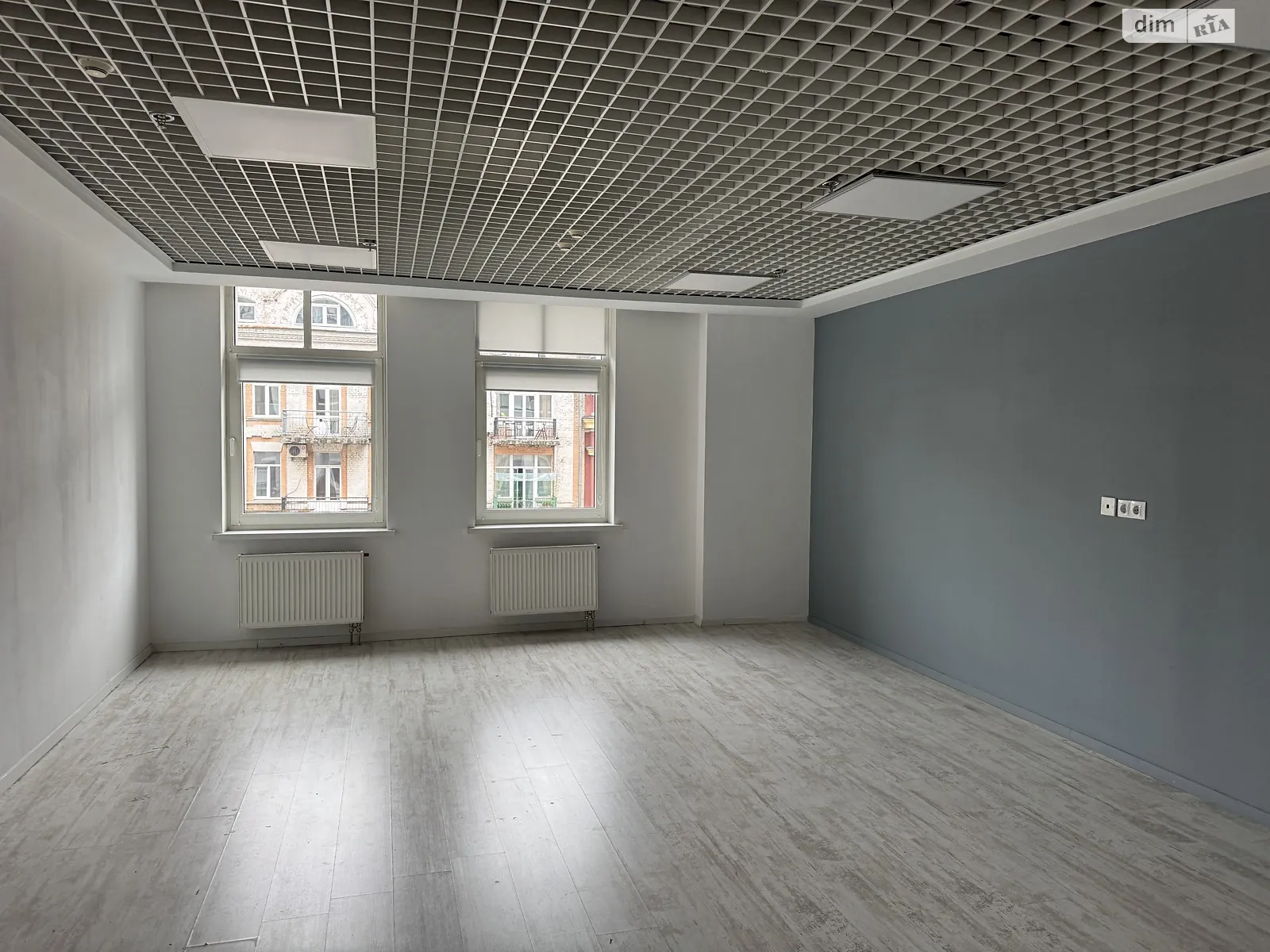 Сдается в аренду офис 740 кв. м в бизнес-центре, цена: 18650 $ - фото 1