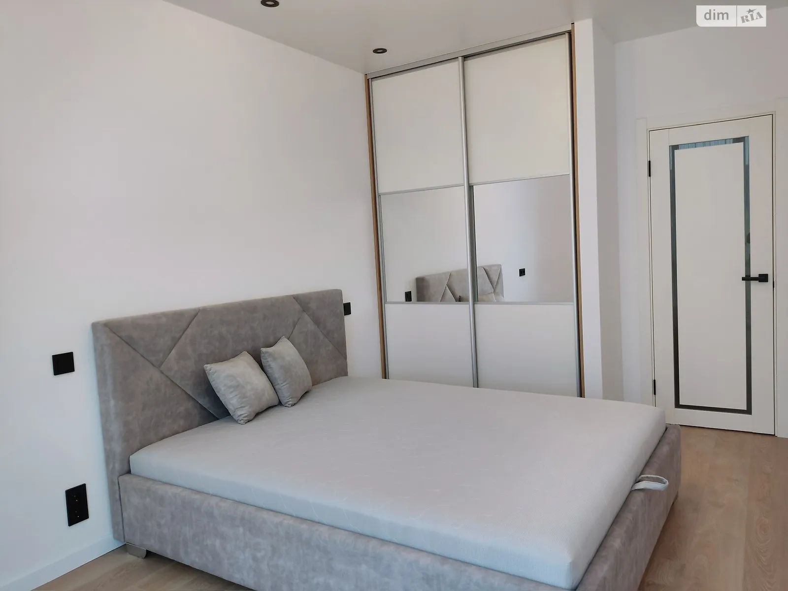 Здається в оренду 2-кімнатна квартира 67 кв. м у, цена: 600 $ - фото 1