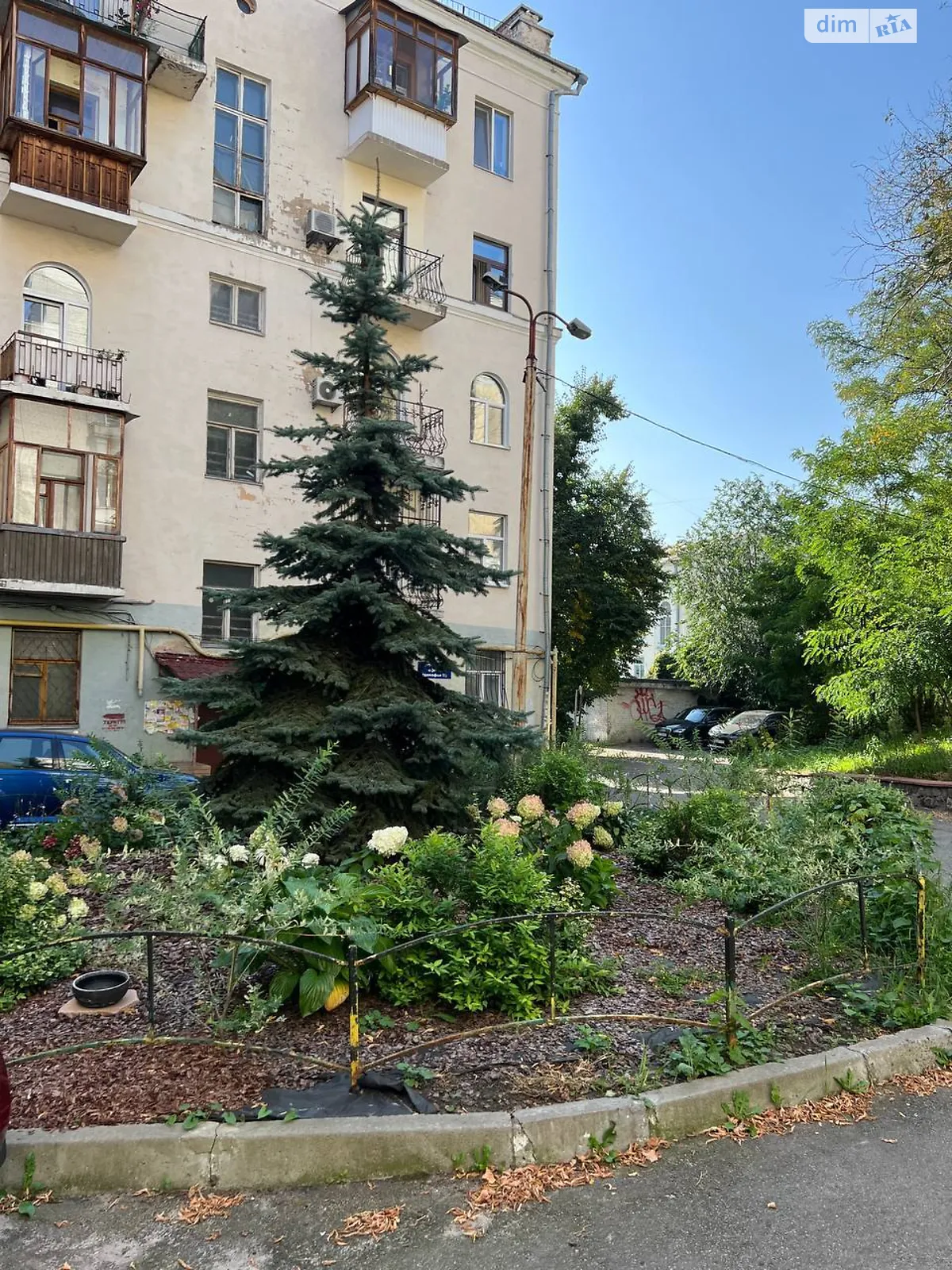 Продается 3-комнатная квартира 67 кв. м в Киеве, ул. Олеся Гончара, 55 - фото 1
