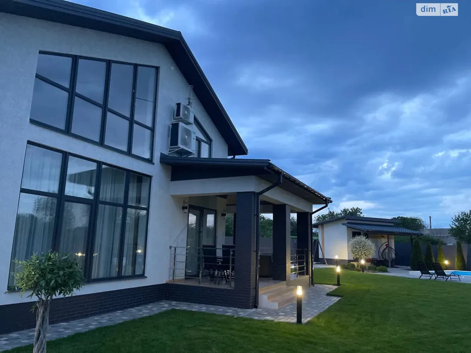 Продается дом на 2 этажа 147 кв. м с бассейном, цена: 320000 $ - фото 1