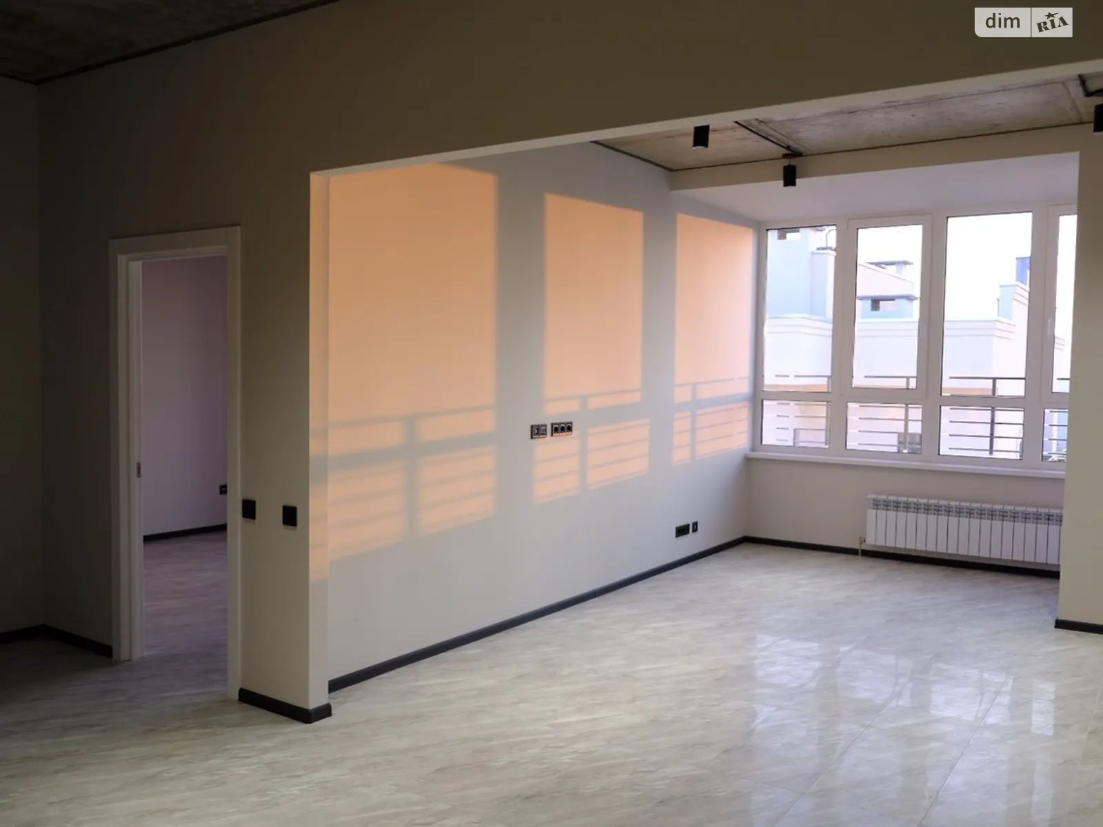 Продается офис 71 кв. м в бизнес-центре, цена: 105000 $ - фото 1