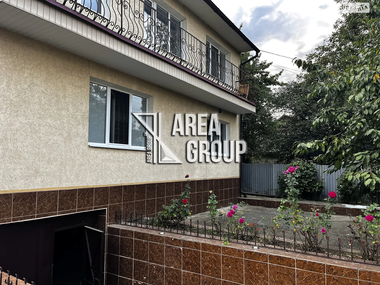 Продается дом на 2 этажа 237 кв. м с гаражом, цена: 95000 $ - фото 1