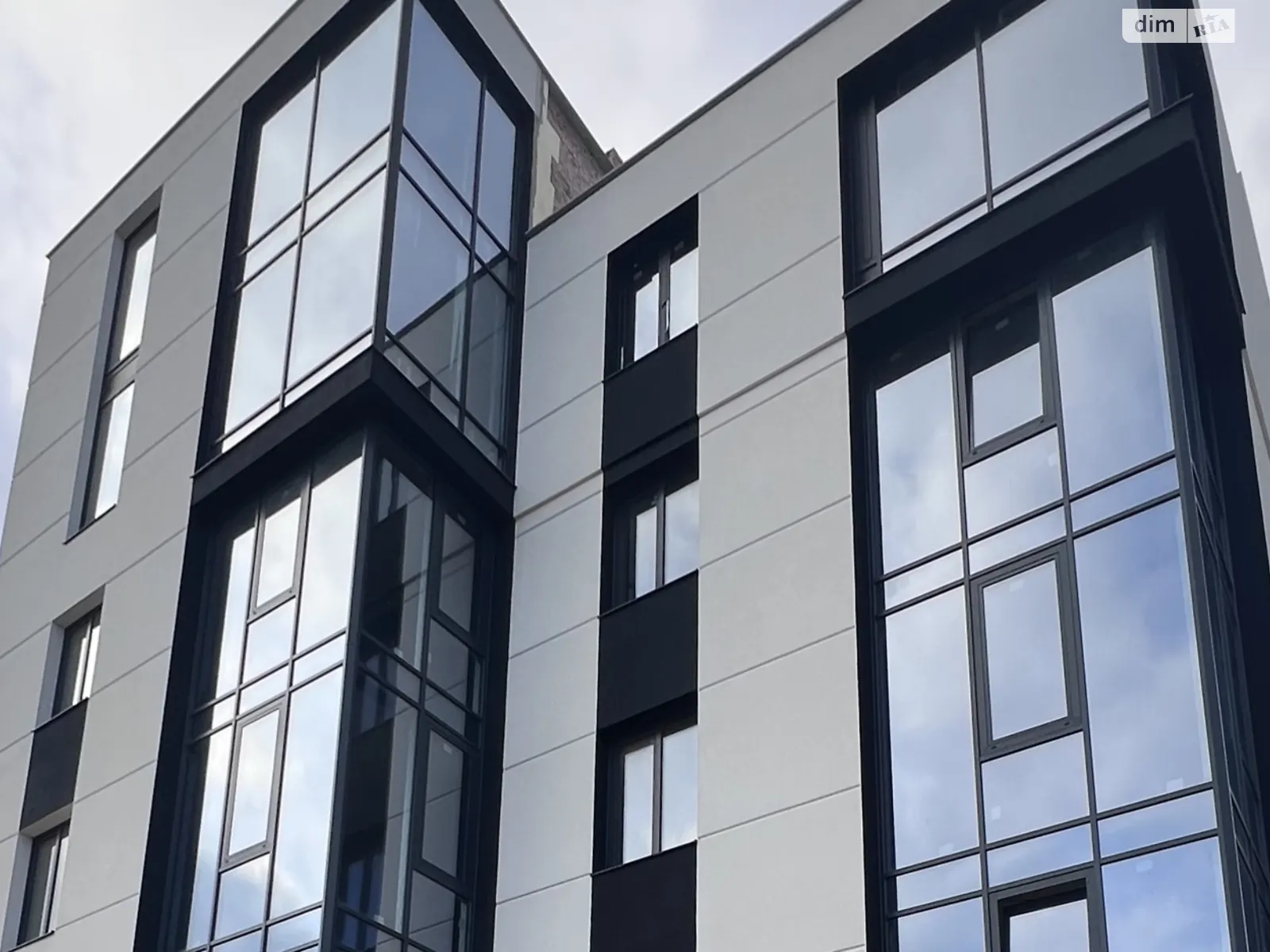3-комнатная квартира 118 кв. м в Тернополе, ул. Урожайная, 1 - фото 1
