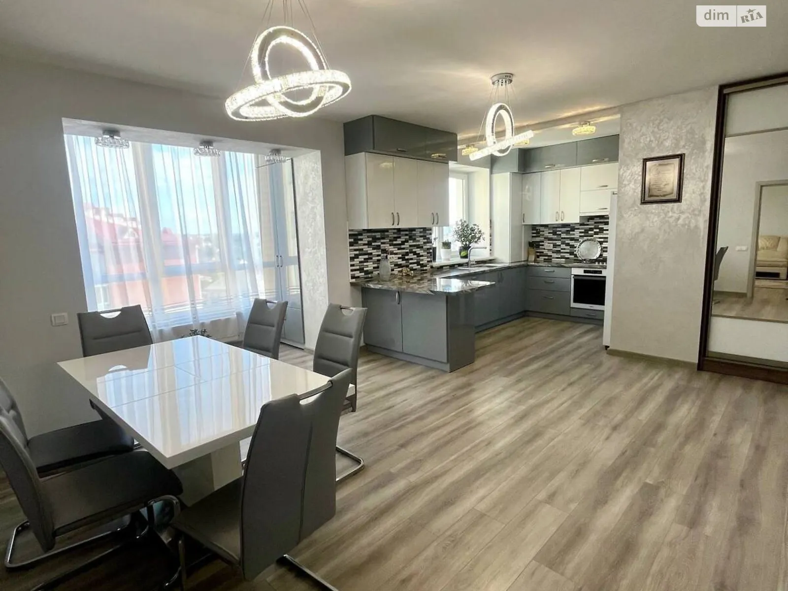 Продается 3-комнатная квартира 88.3 кв. м в Ивано-Франковске, ул. Независимости (Горького) - фото 1