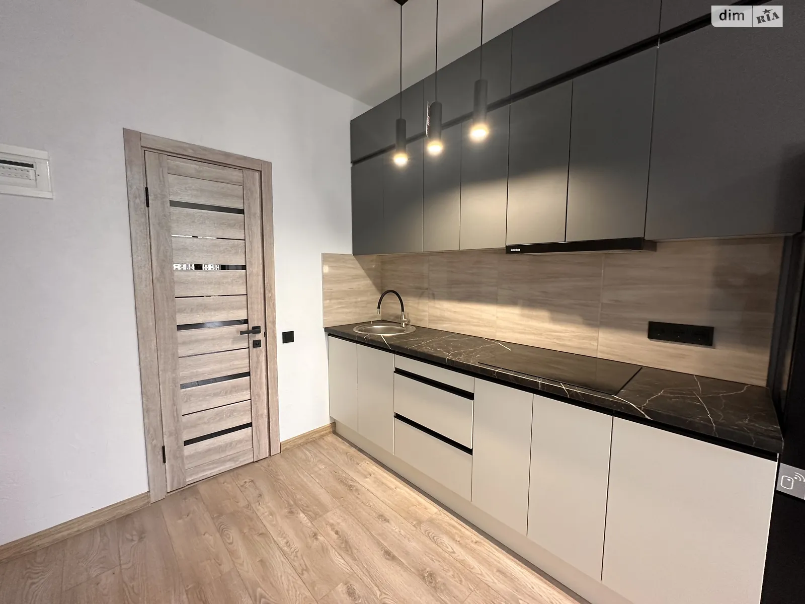 Продается 1-комнатная квартира 30 кв. м в Одессе, ул. Генуэзская, 1/1 - фото 1