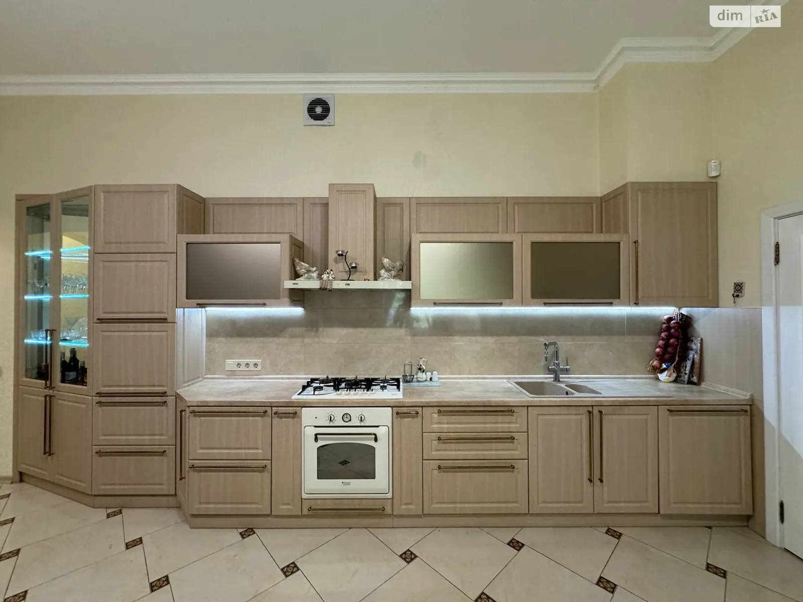 Продается 3-комнатная квартира 128.5 кв. м в Львове, ул. Франко Ивана - фото 1