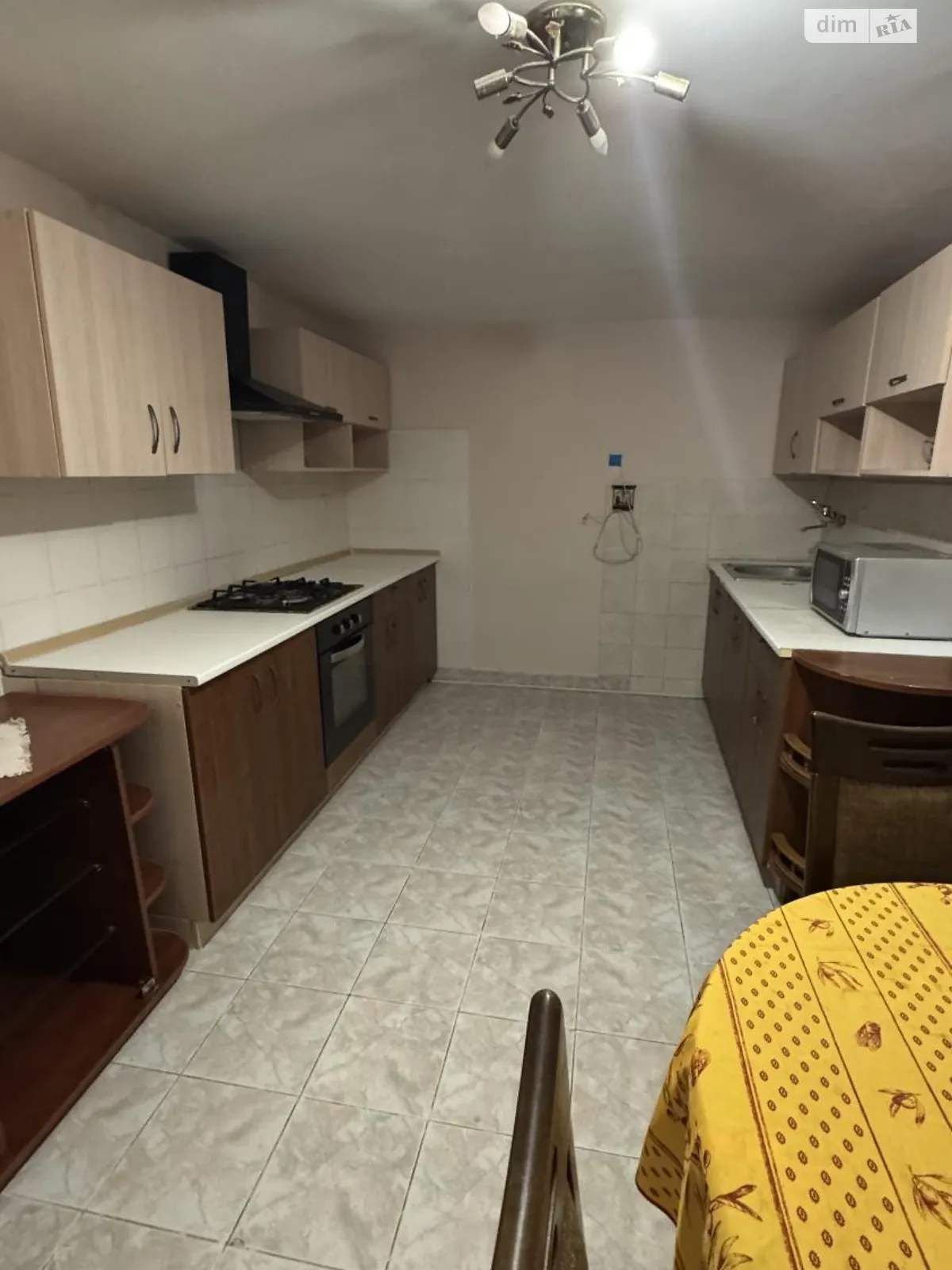 Сдается в аренду дом на 2 этажа 120 кв. м с участком, цена: 650 € - фото 1