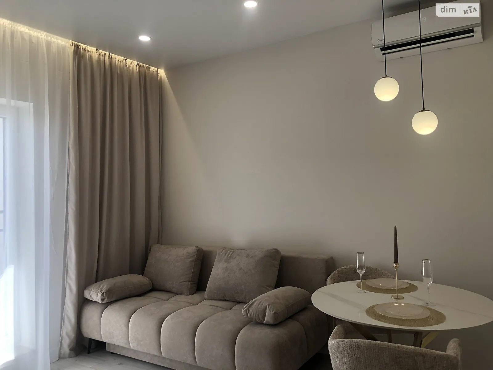 Продается 1-комнатная квартира 41 кв. м в Одессе, ул. Краснова, 3/60 - фото 1